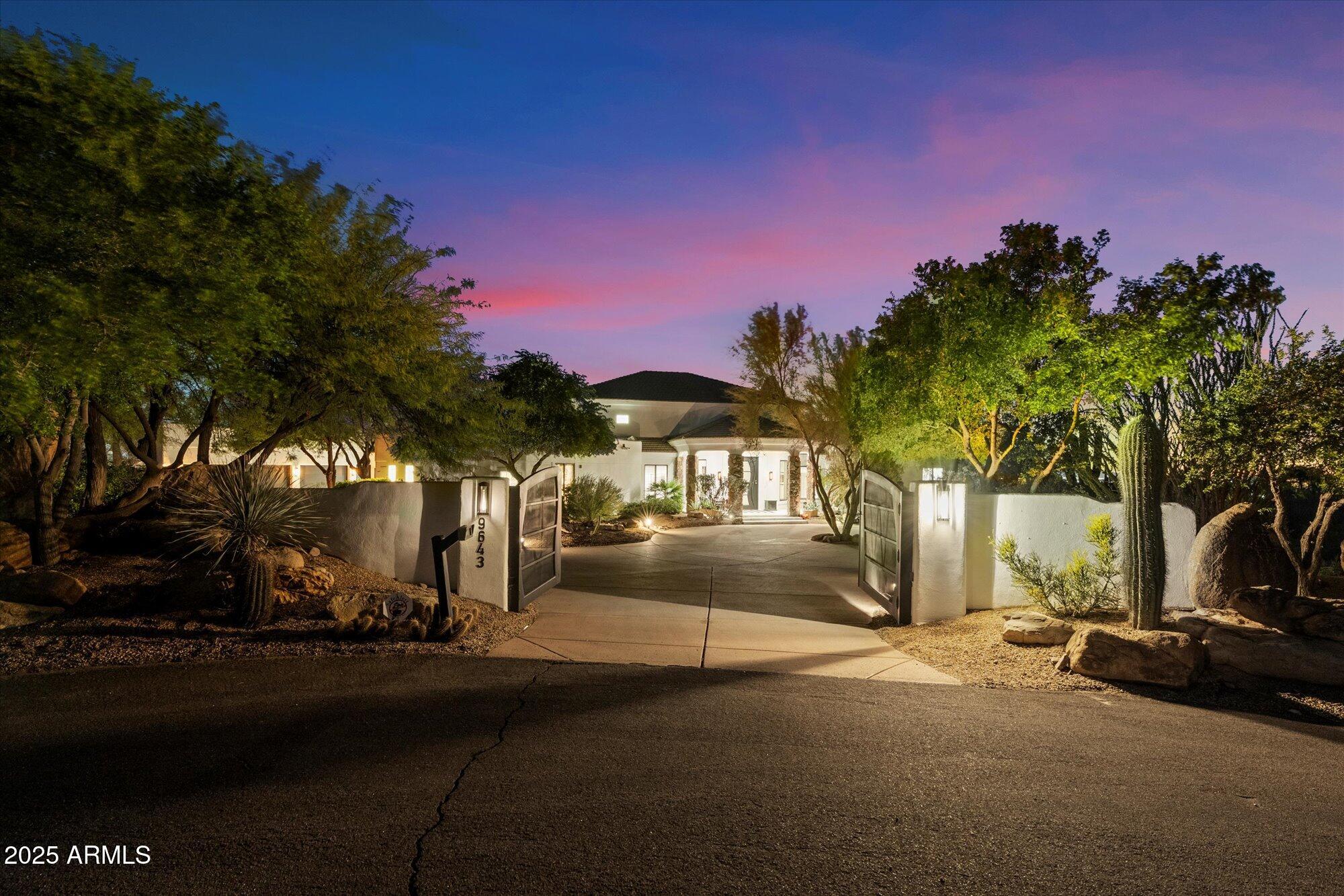 9643 E CASITAS DEL RIO Drive