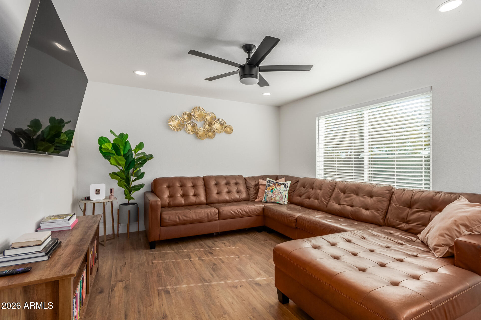 3633 E SWEETWATER Avenue