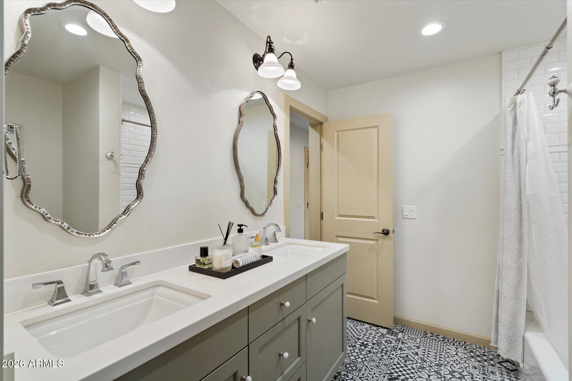 10380 E CHOLLA Street