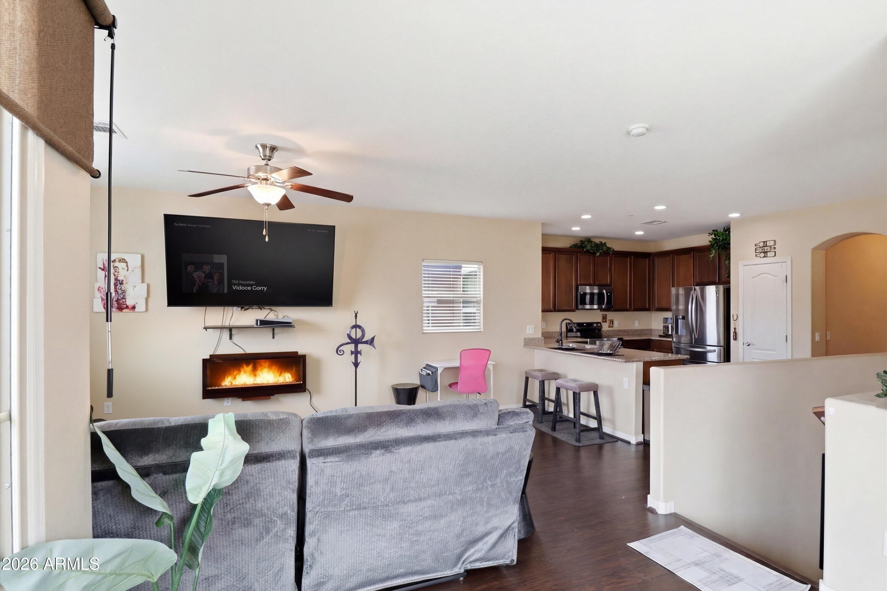 7726 E BASELINE Road 227