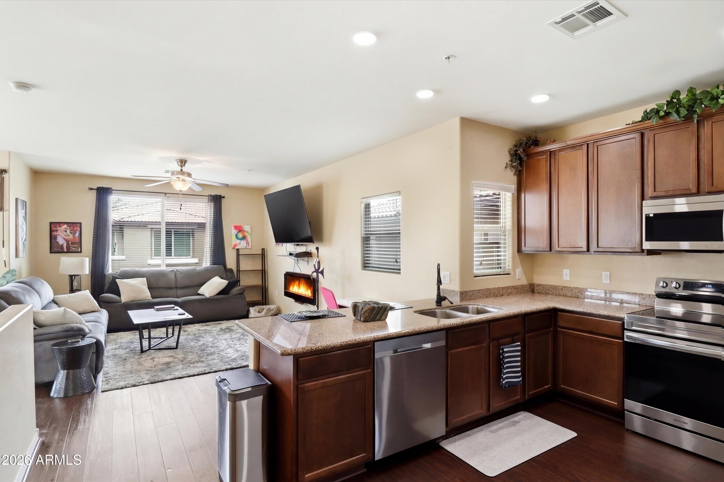 7726 E BASELINE Road 227