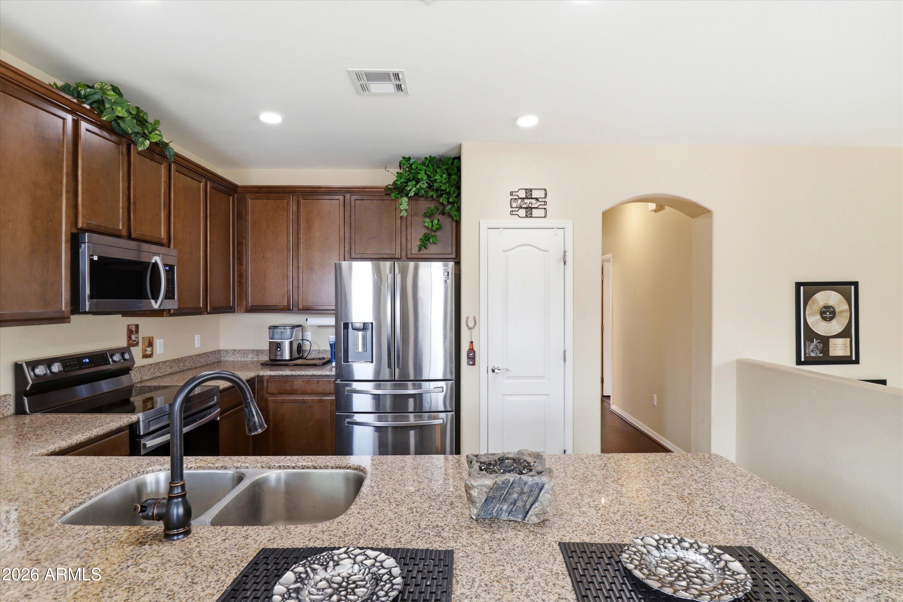 7726 E BASELINE Road 227