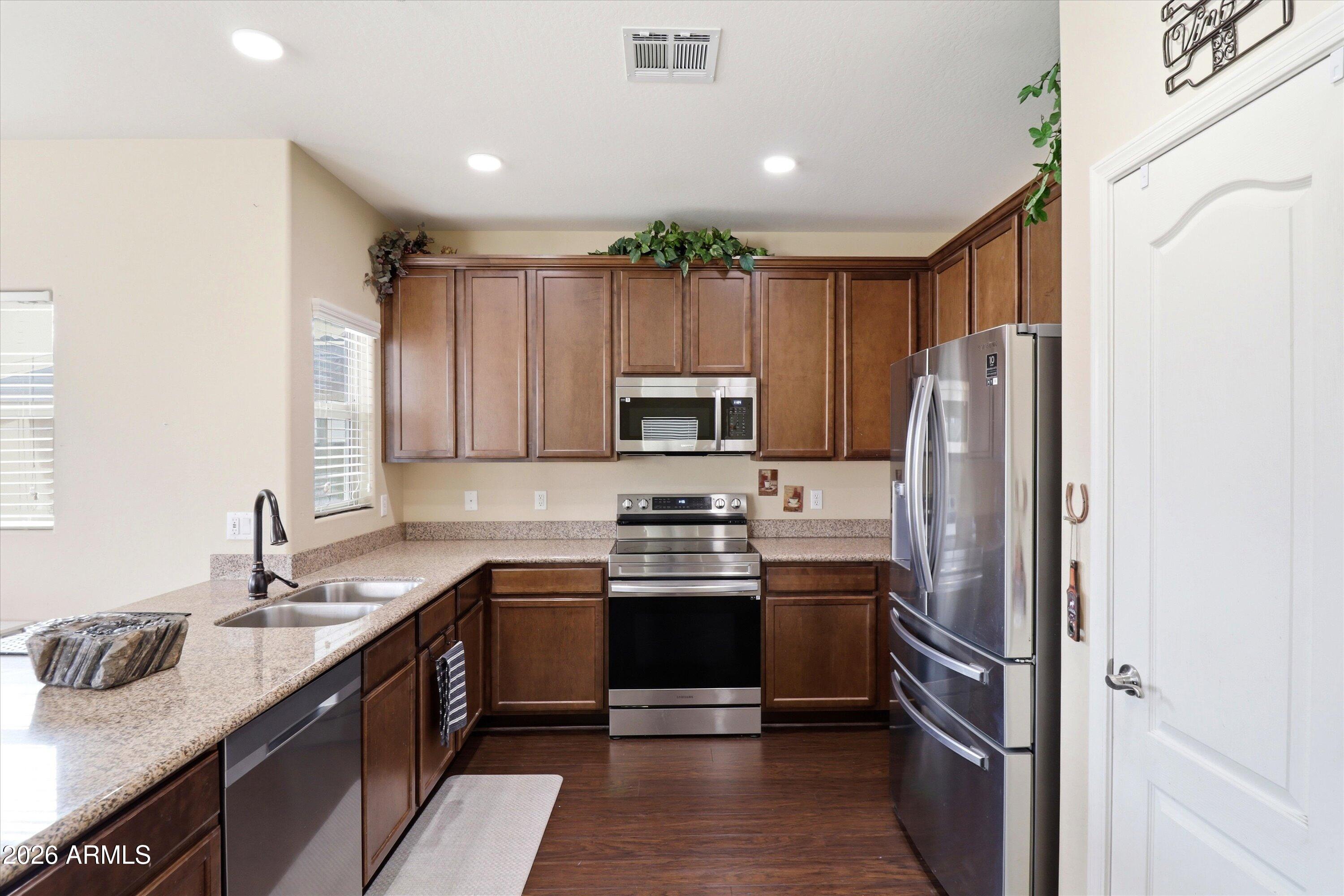 7726 E BASELINE Road 227