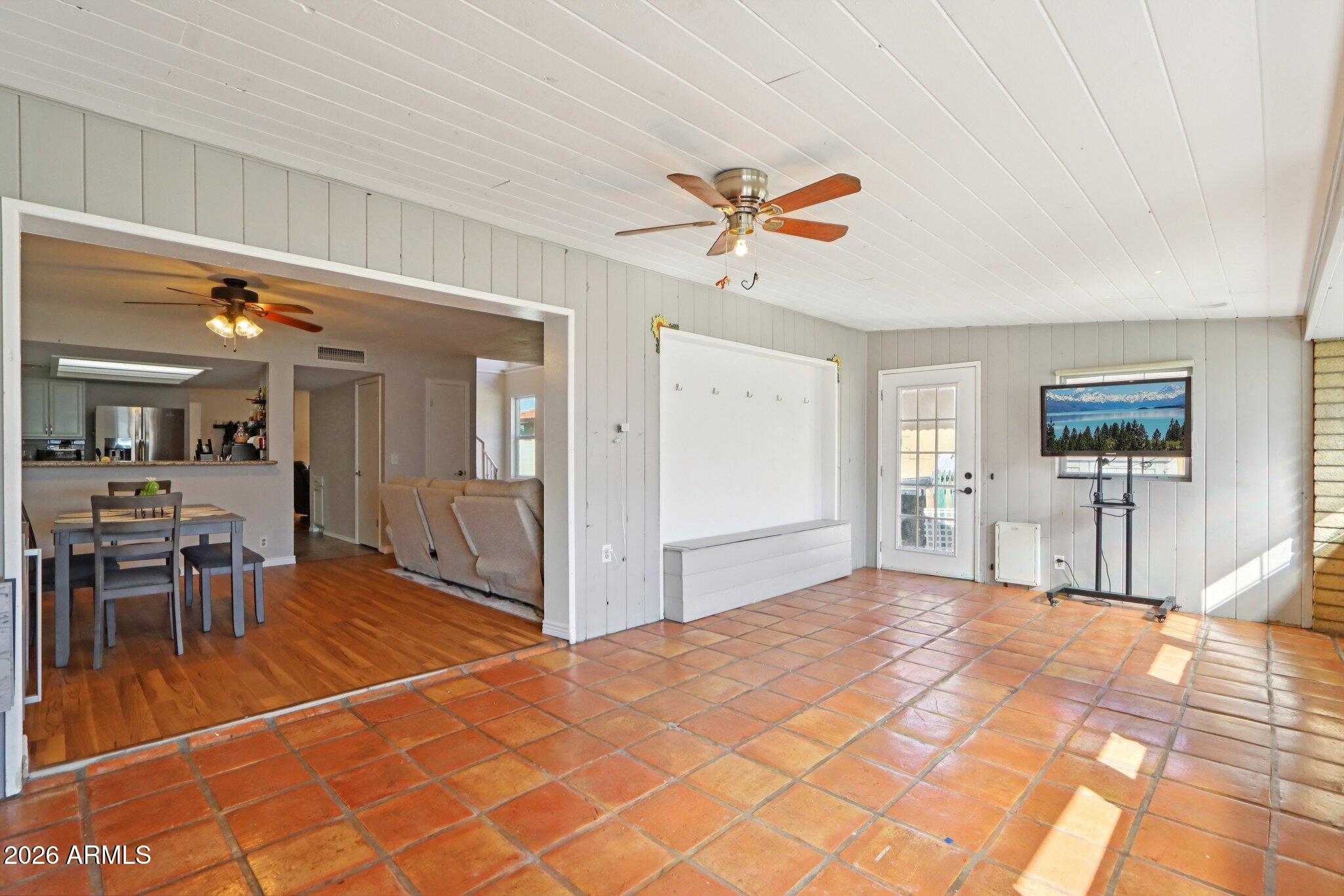 4905 W GELDING Drive