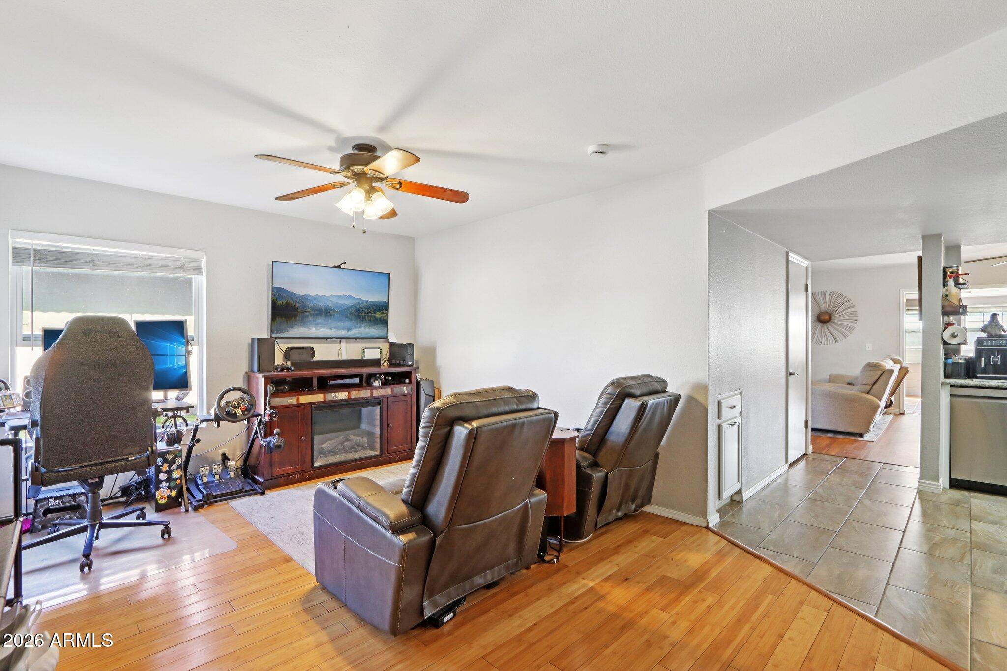 4905 W GELDING Drive