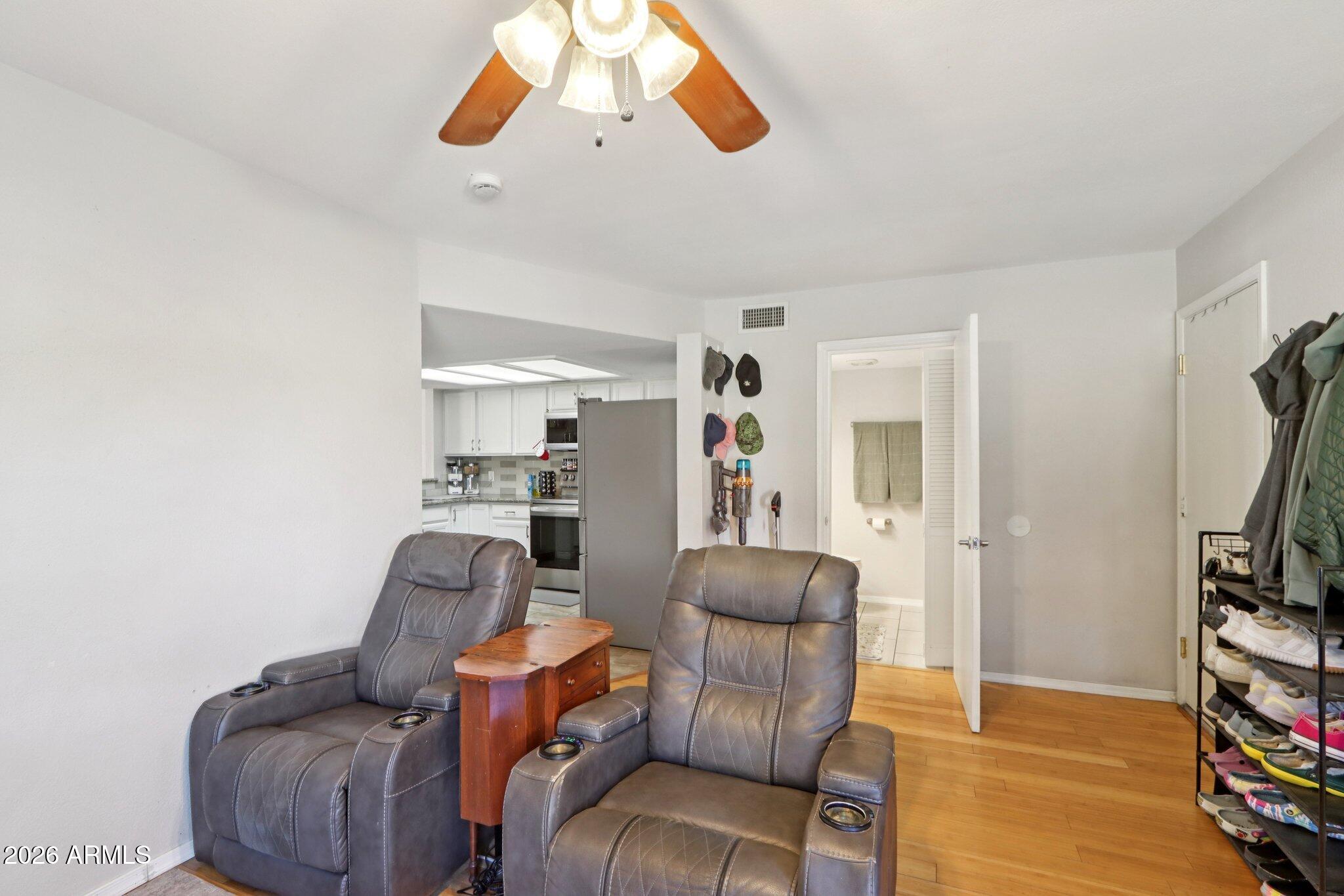 4905 W GELDING Drive