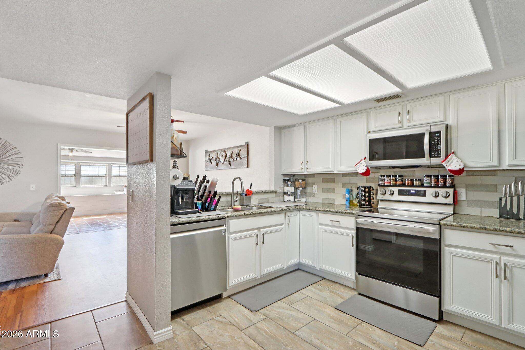 4905 W GELDING Drive
