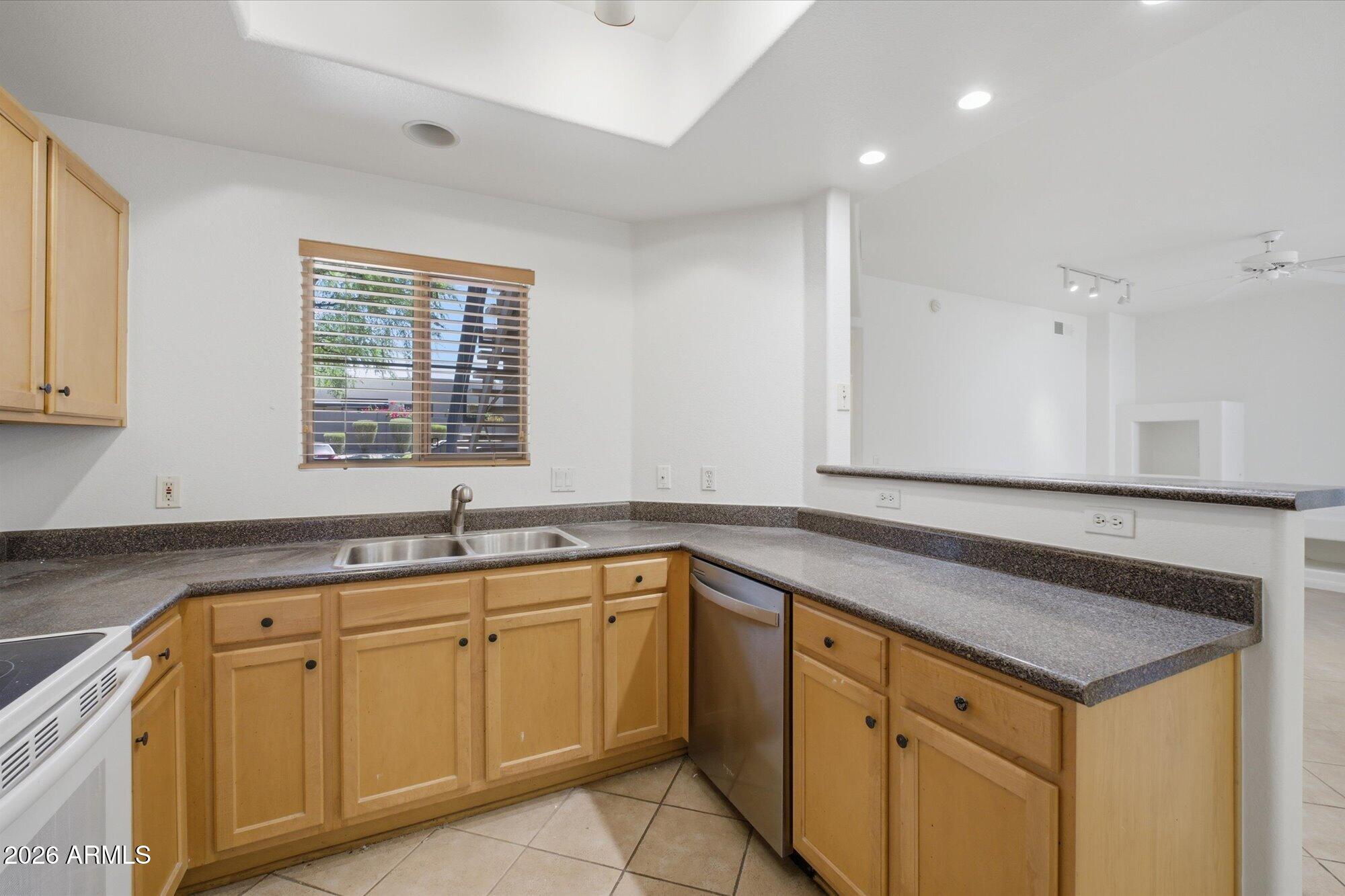 11680 E SAHUARO Drive 1054