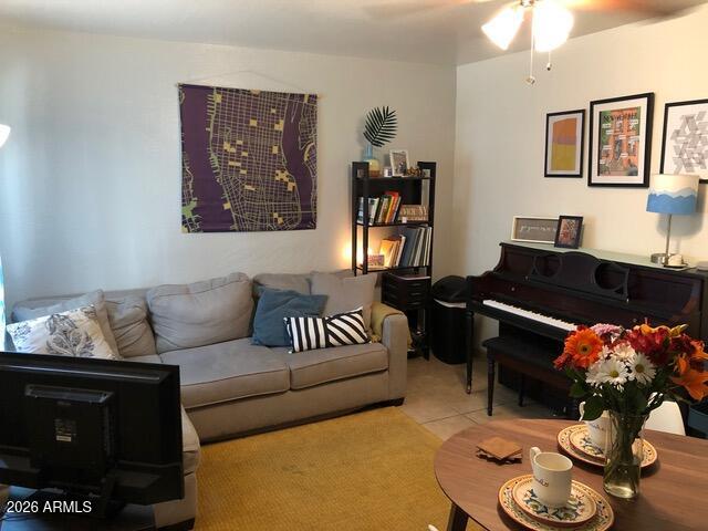 1001 N 9TH Street N 8