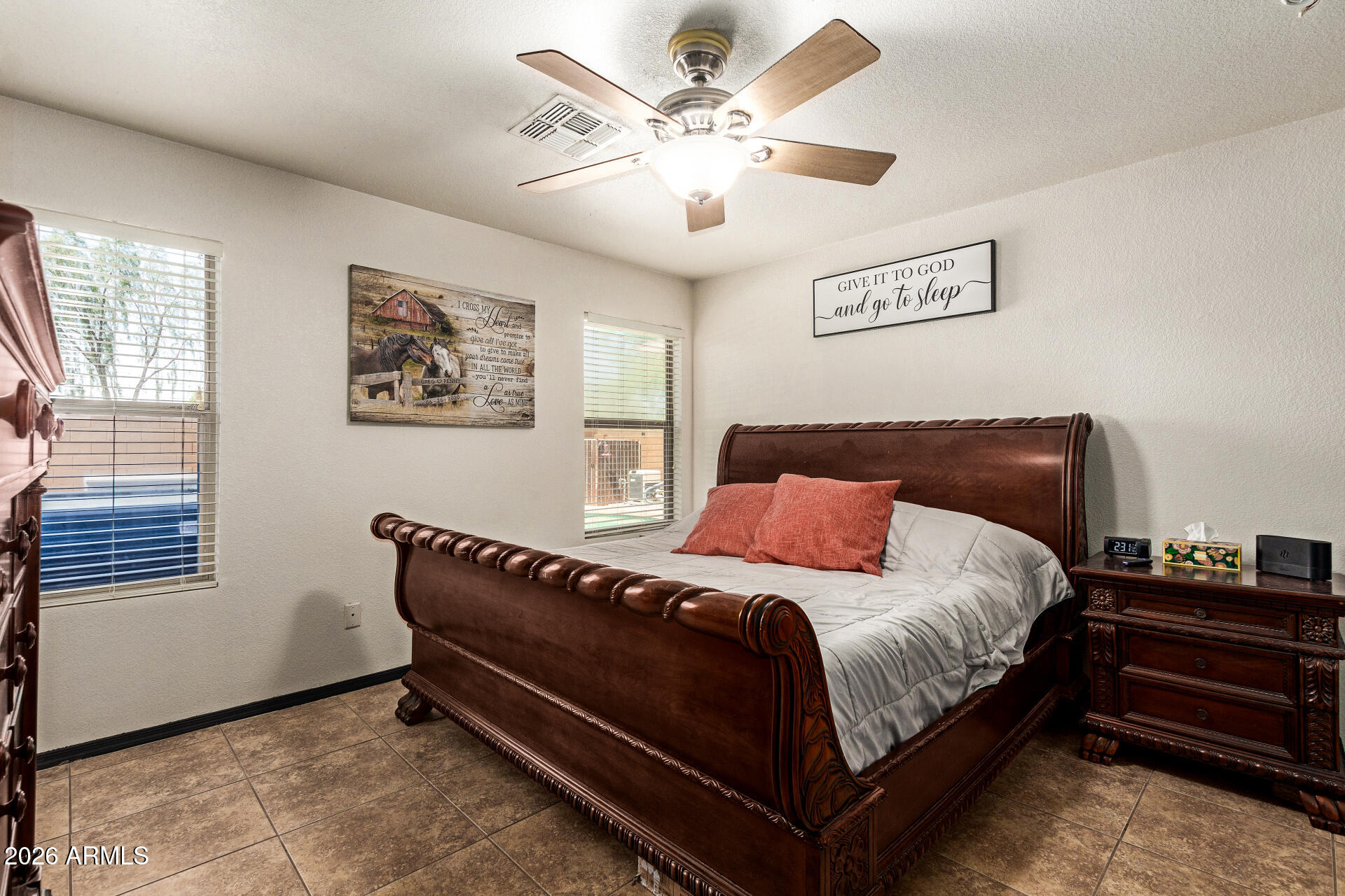 3032 W Red Fox Road