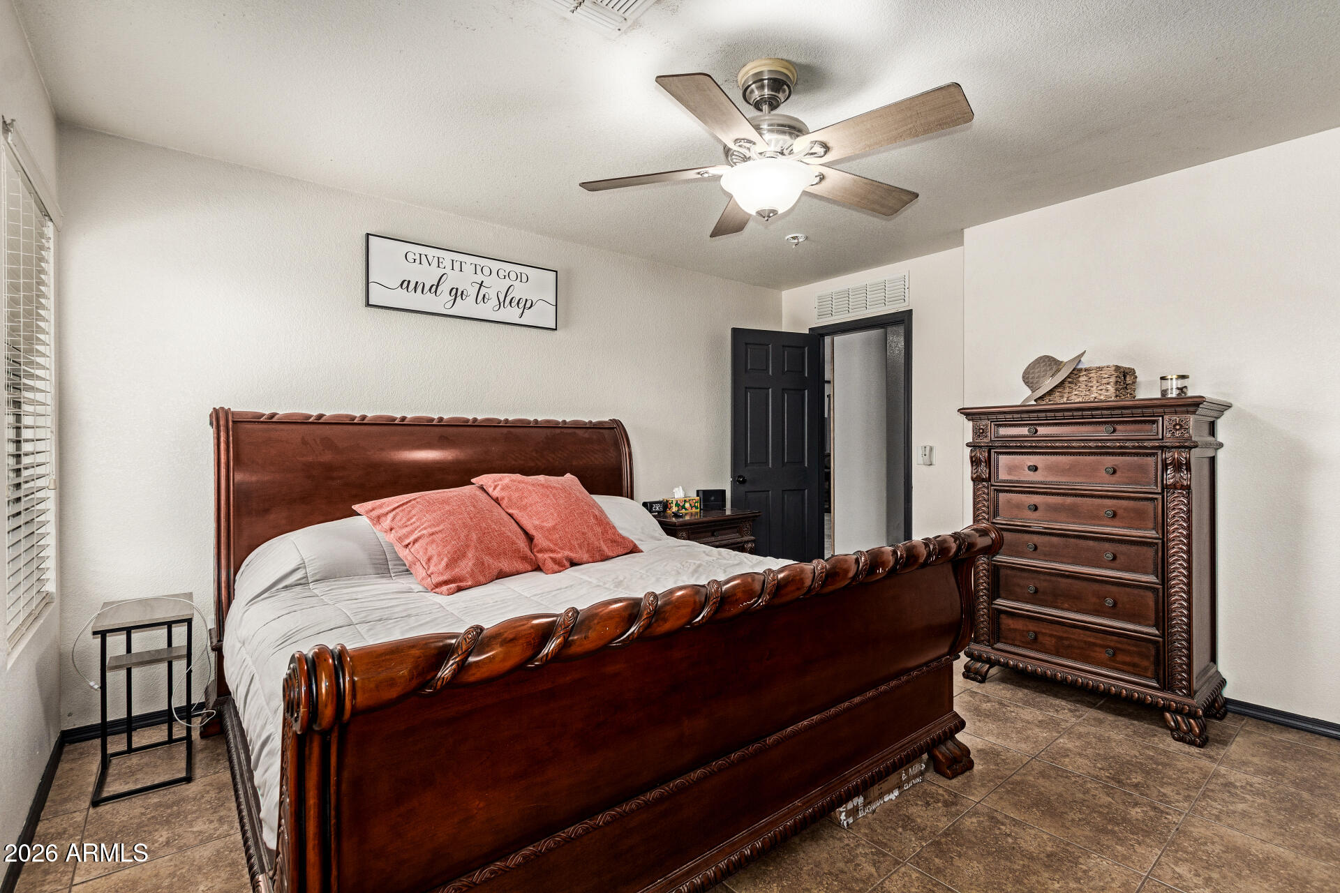 3032 W Red Fox Road