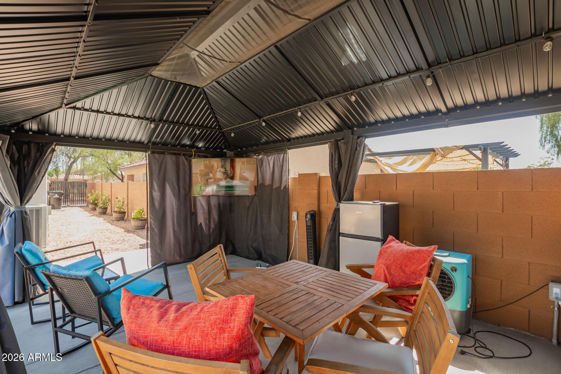 3032 W Red Fox Road