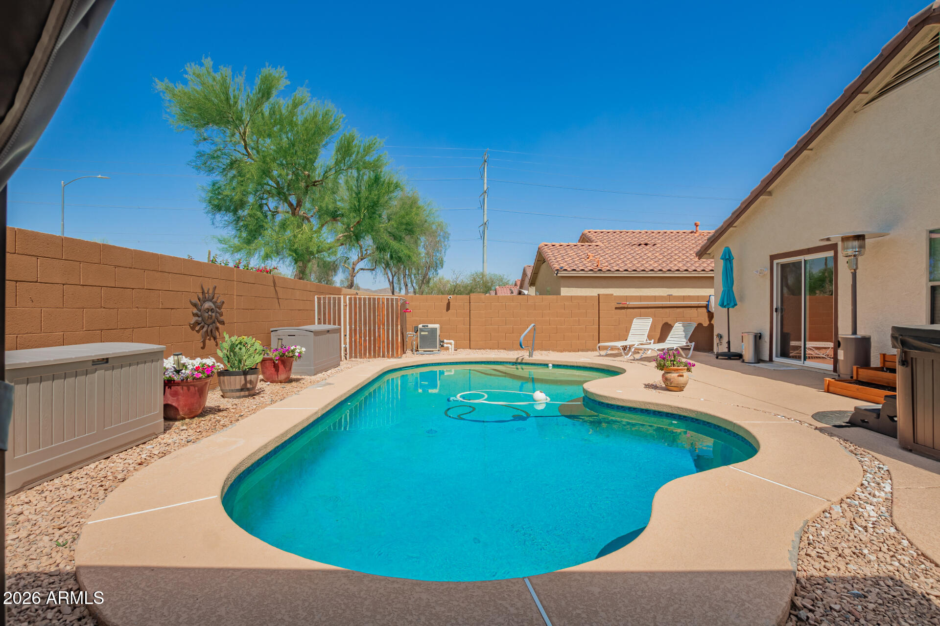 3032 W Red Fox Road