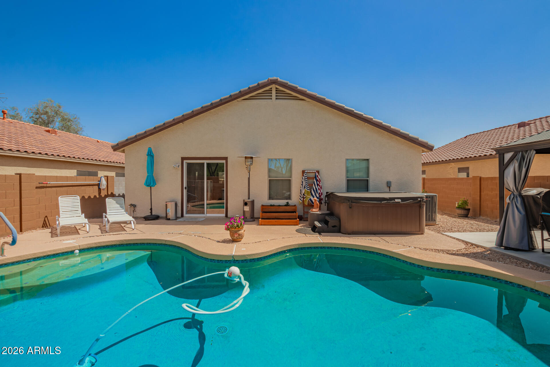 3032 W Red Fox Road