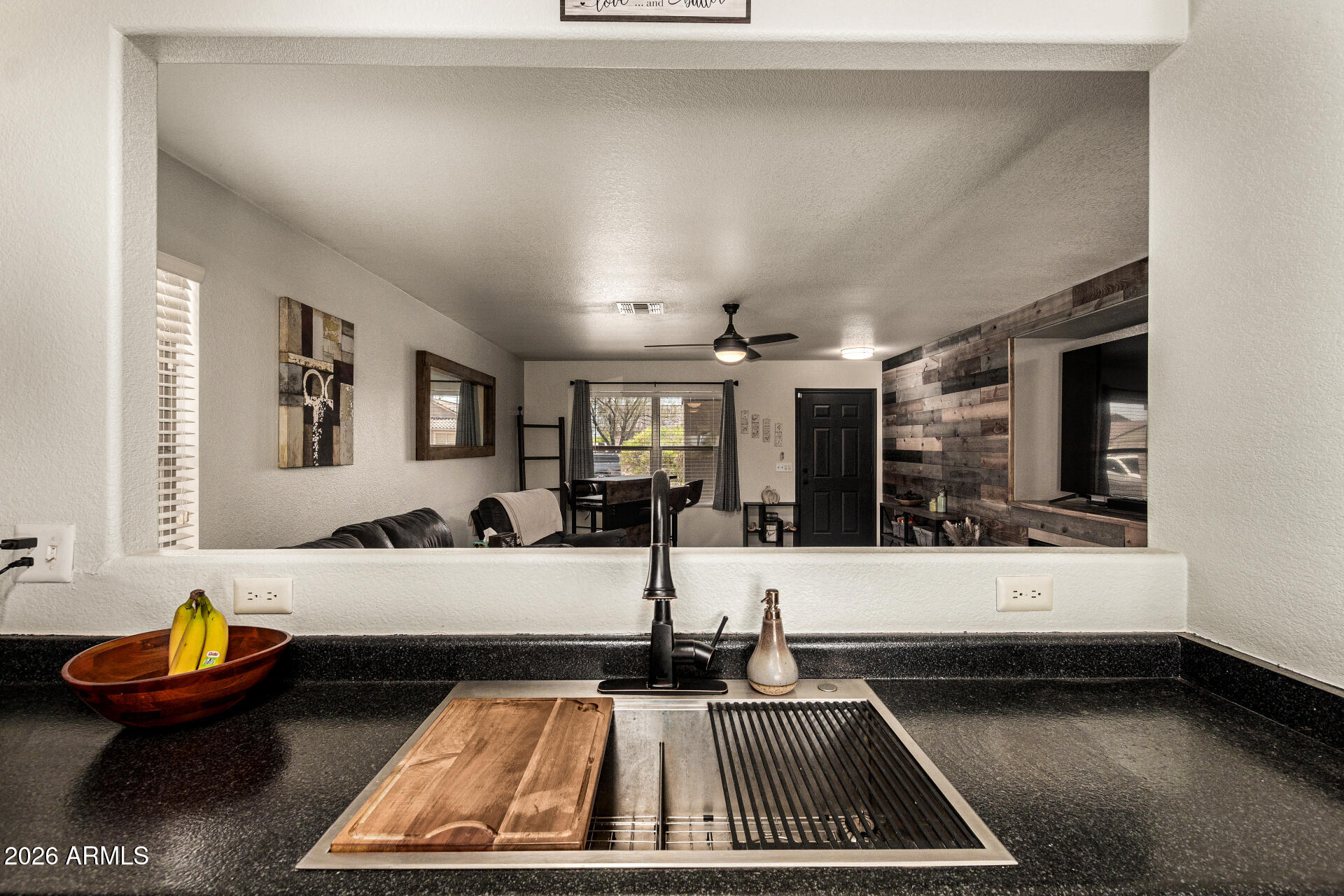 3032 W Red Fox Road