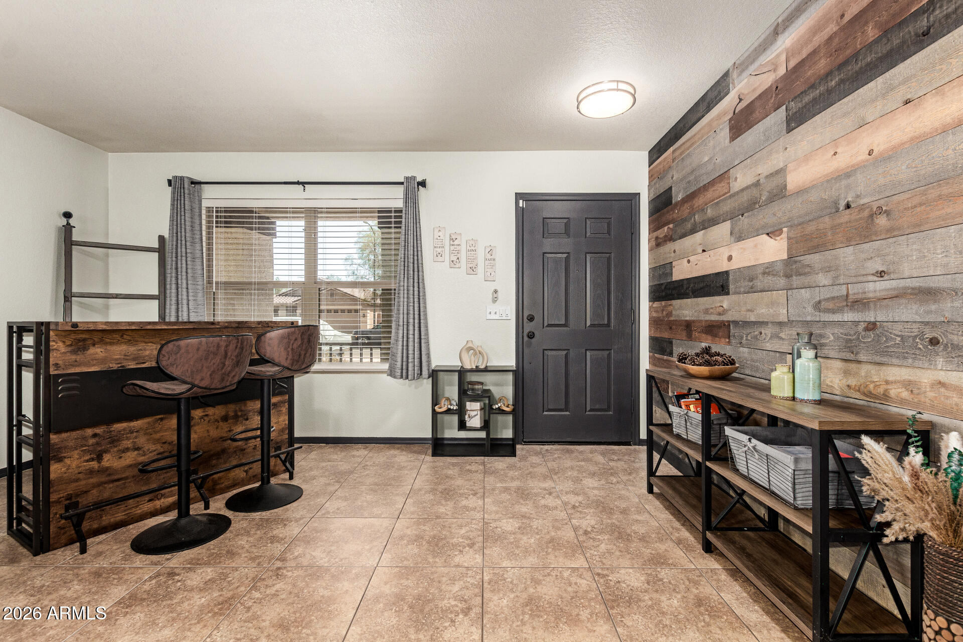 3032 W Red Fox Road