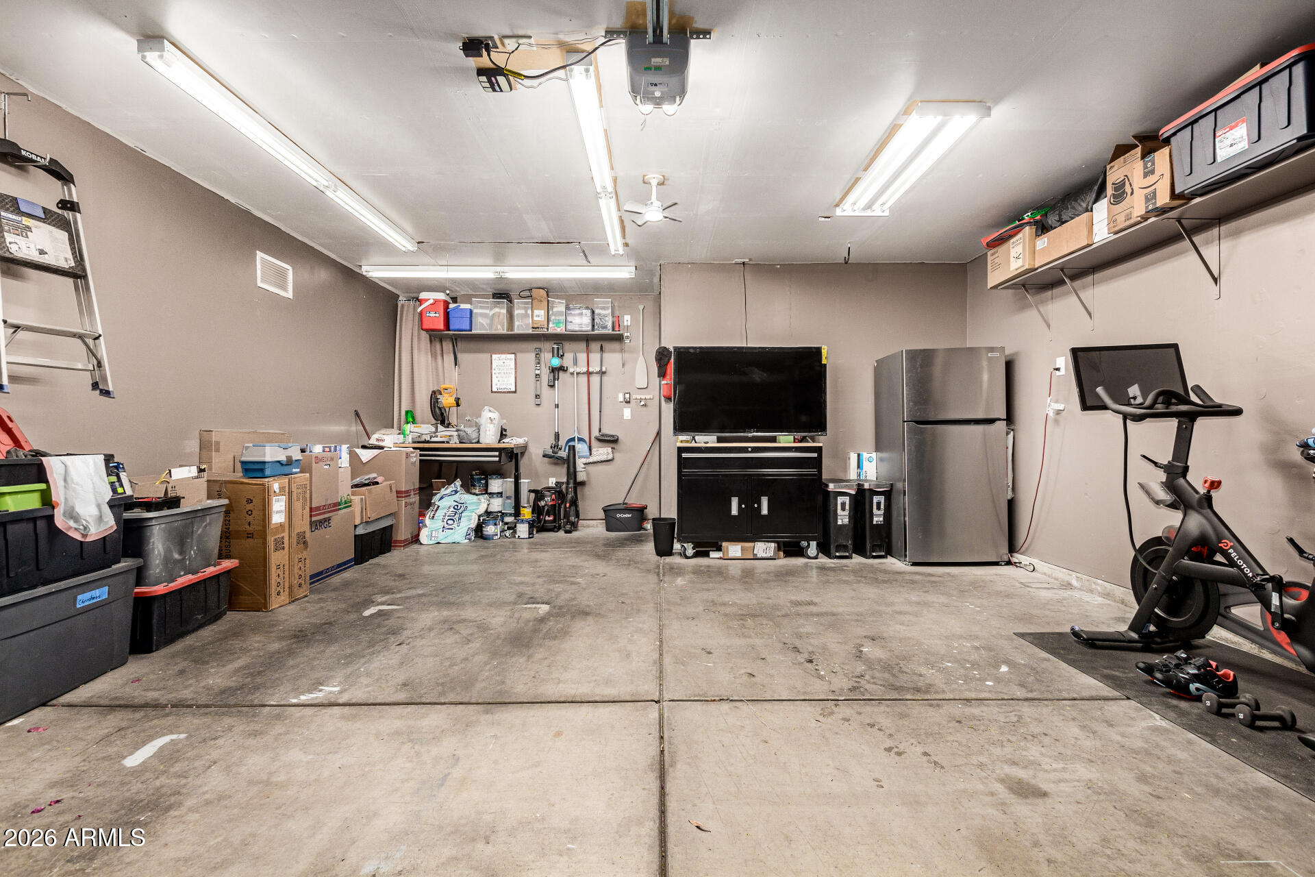 3032 W Red Fox Road