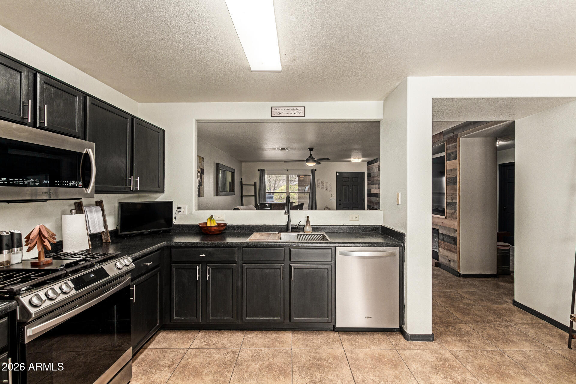 3032 W Red Fox Road