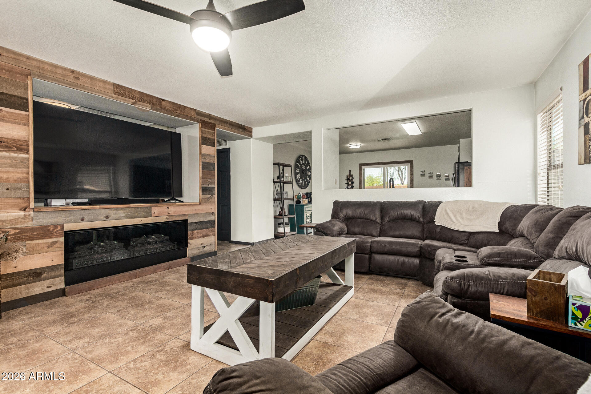 3032 W Red Fox Road