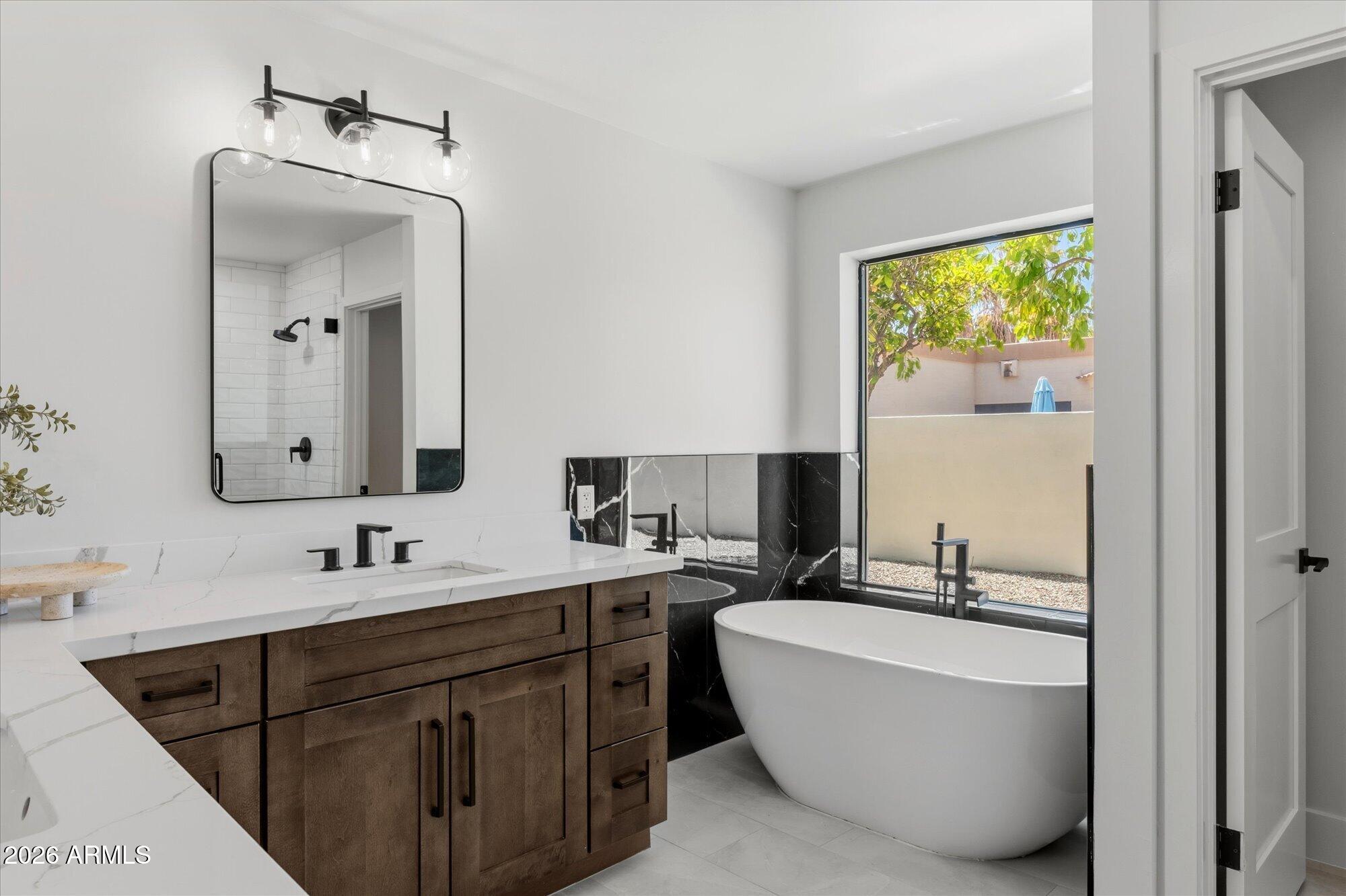 5024 E LE MARCHE Avenue