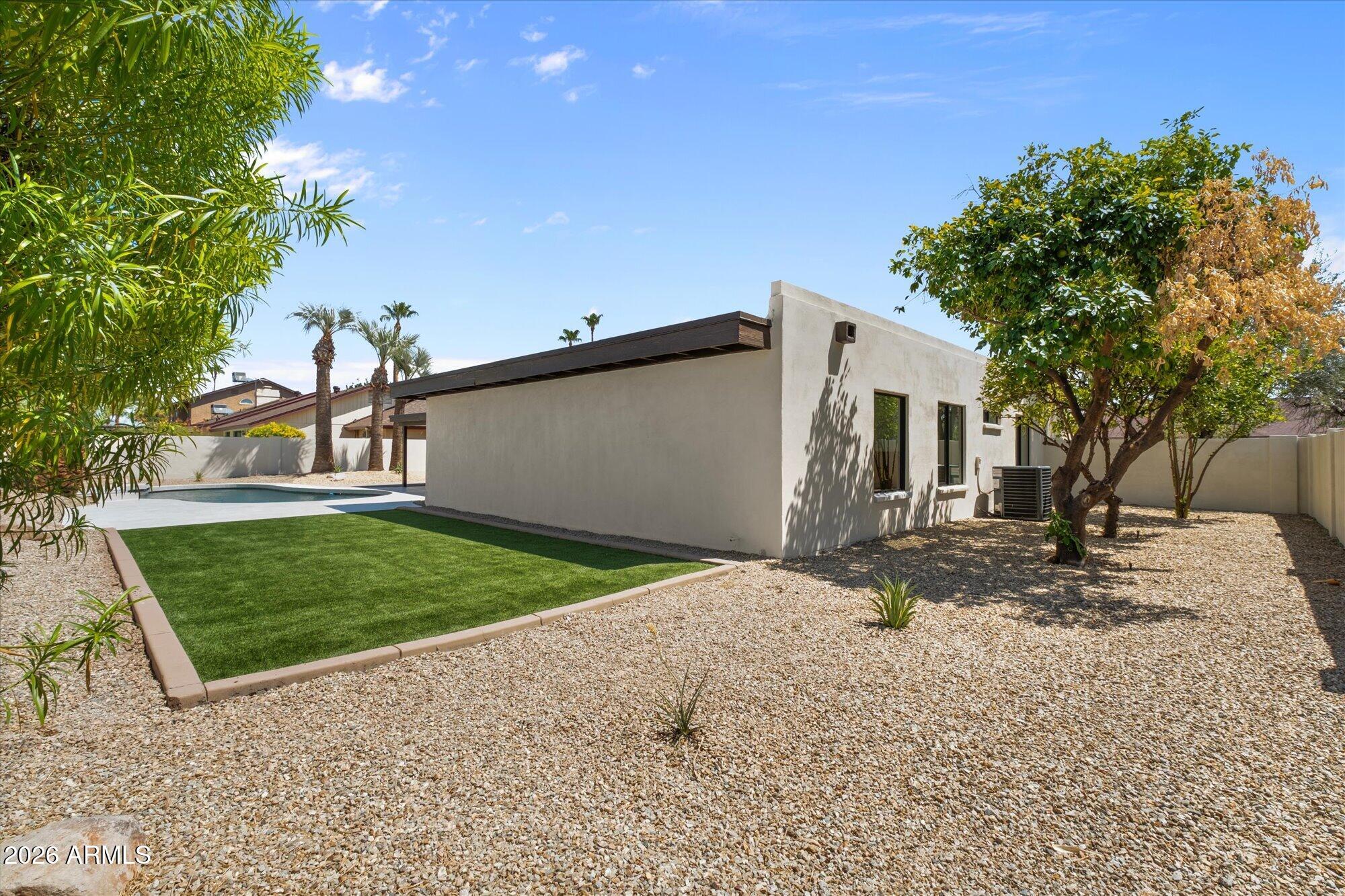 5024 E LE MARCHE Avenue