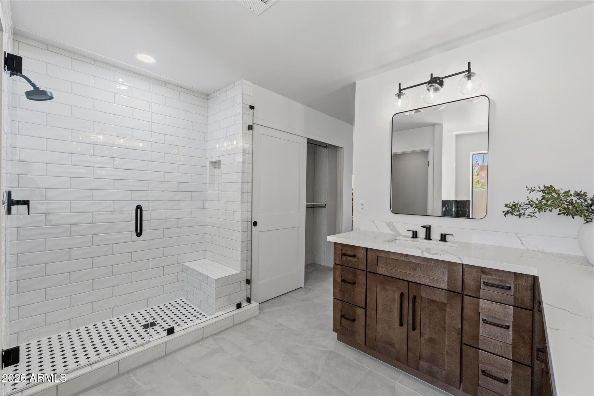 5024 E LE MARCHE Avenue