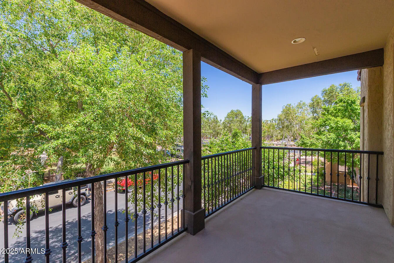 21125 W ELM Way