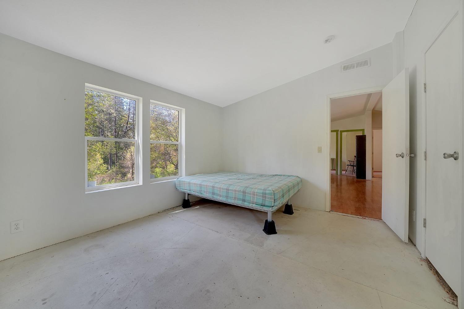 121 Rabbits Foot Road