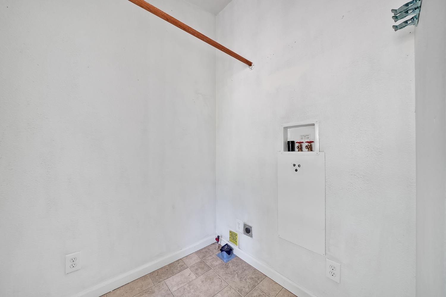 121 Rabbits Foot Road