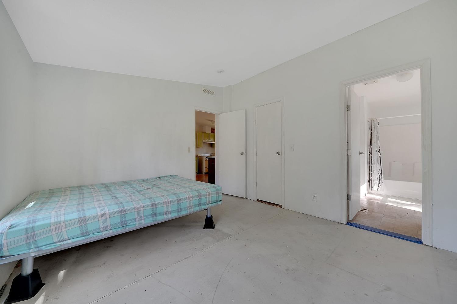 121 Rabbits Foot Road