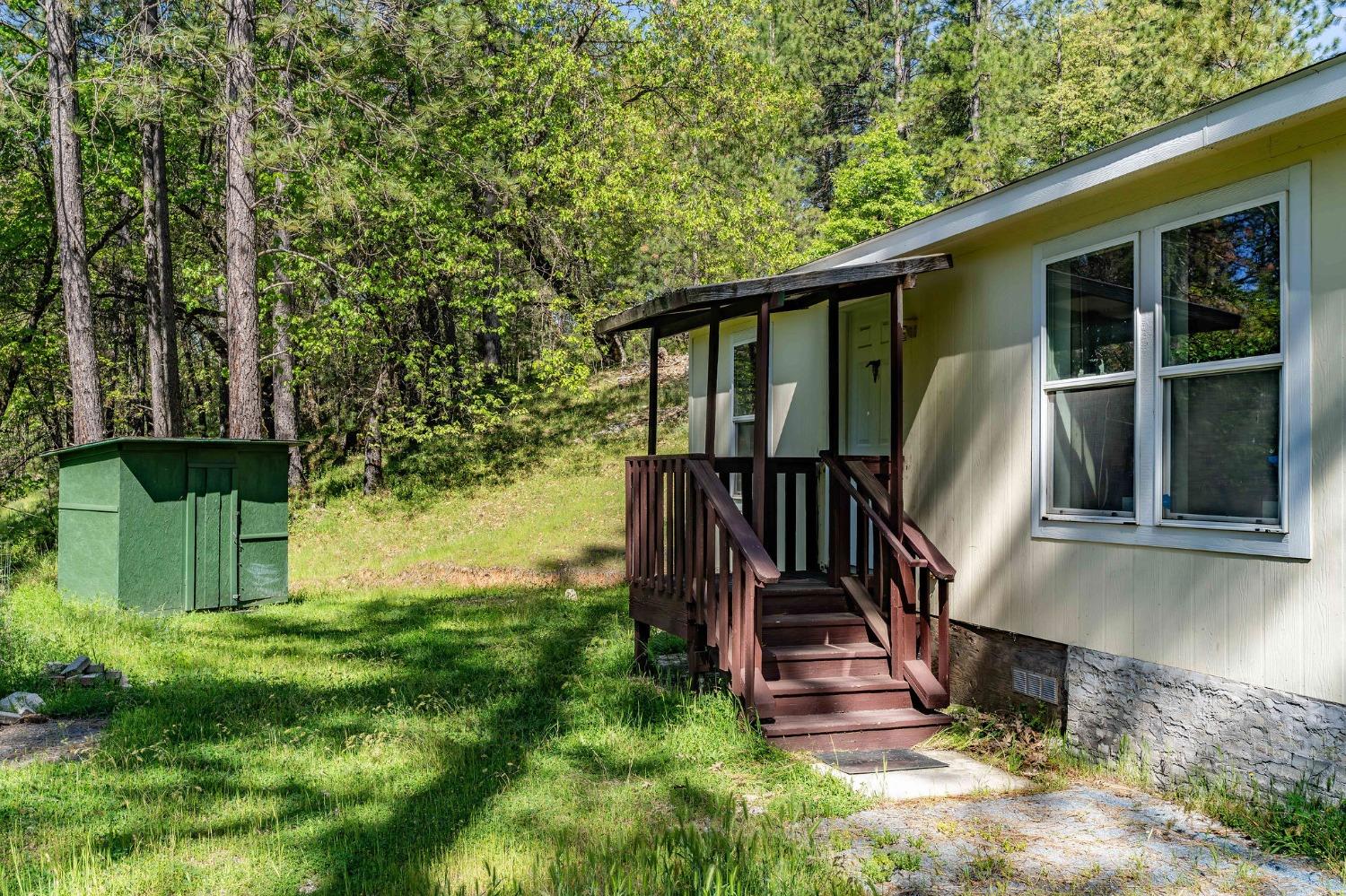 121 Rabbits Foot Road