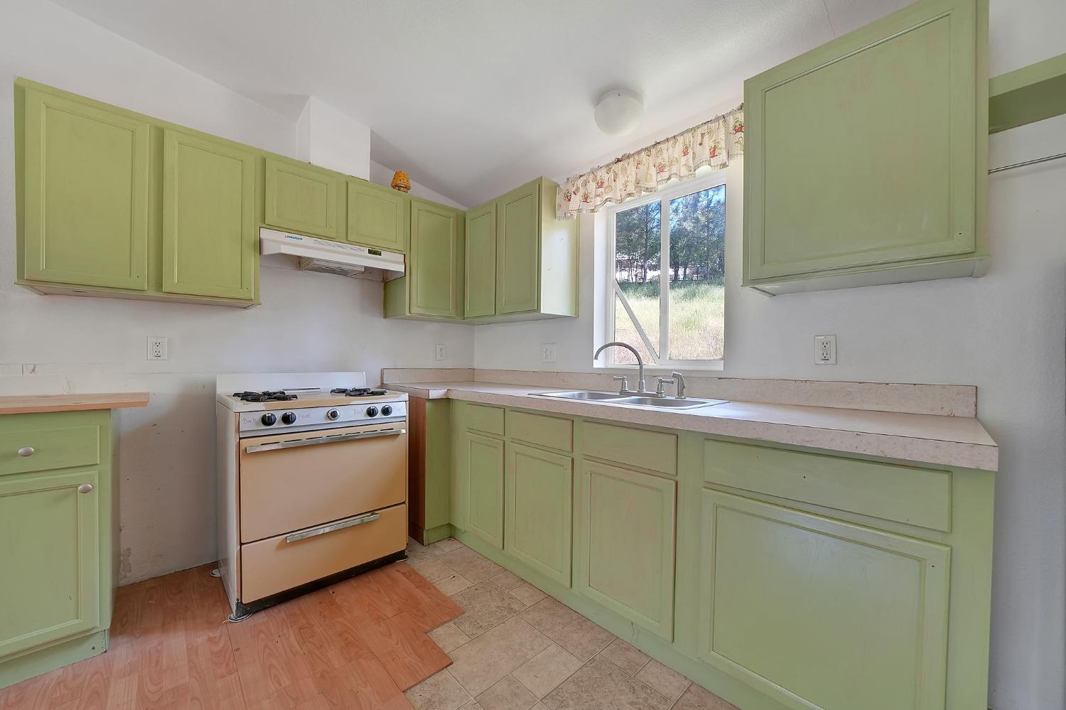121 Rabbits Foot Road