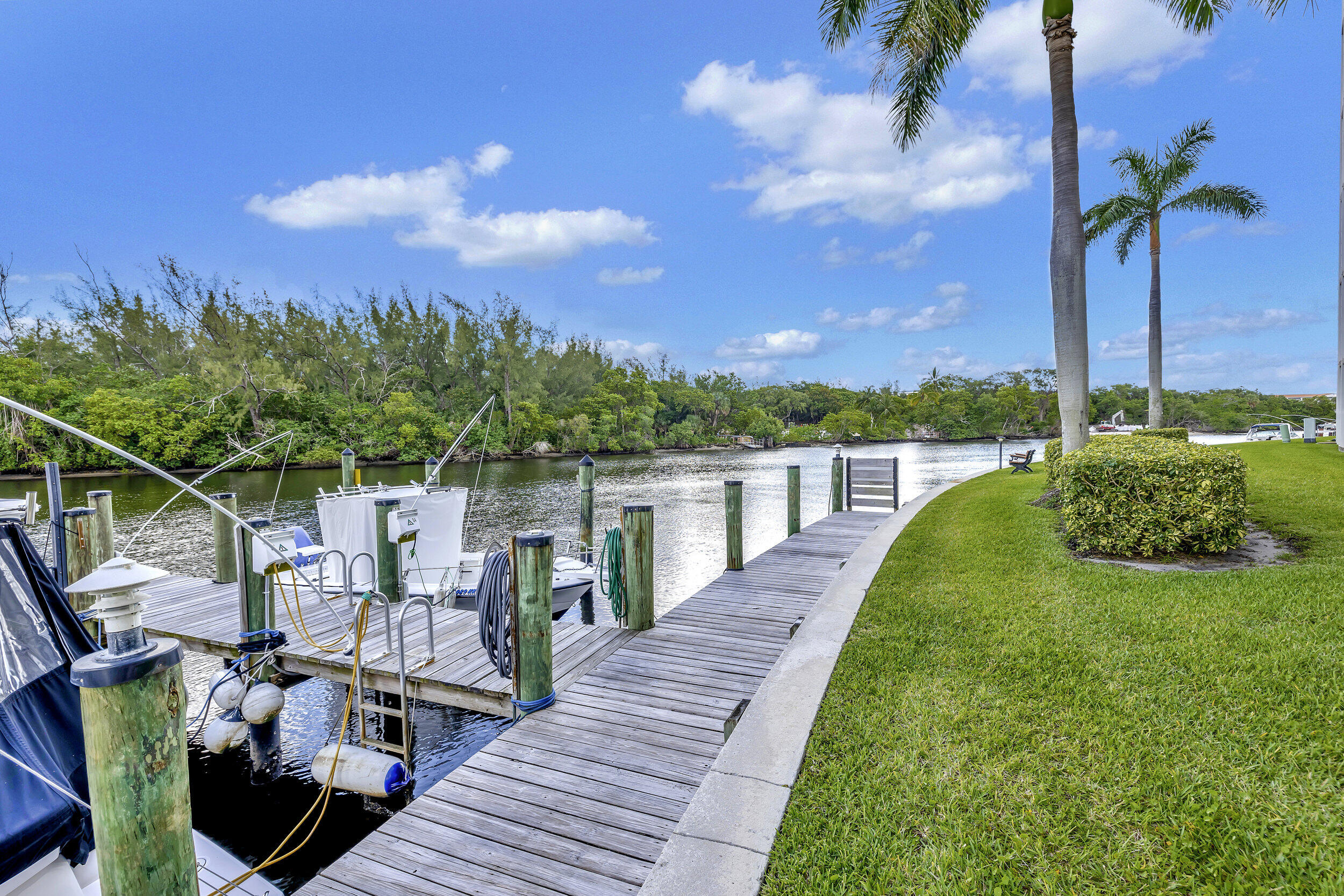 1537 E Hillsboro Boulevard 239
