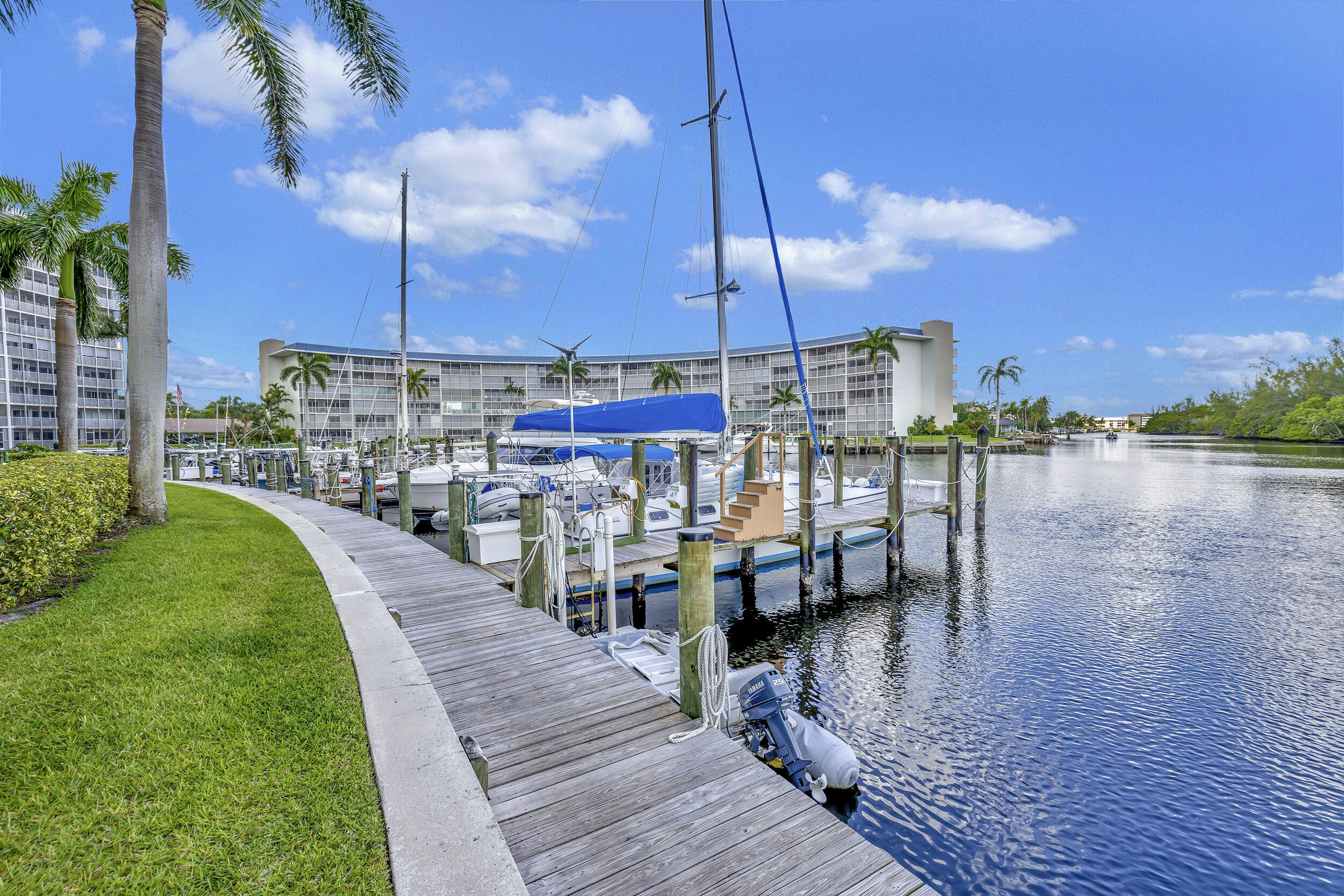 1537 E Hillsboro Boulevard 239
