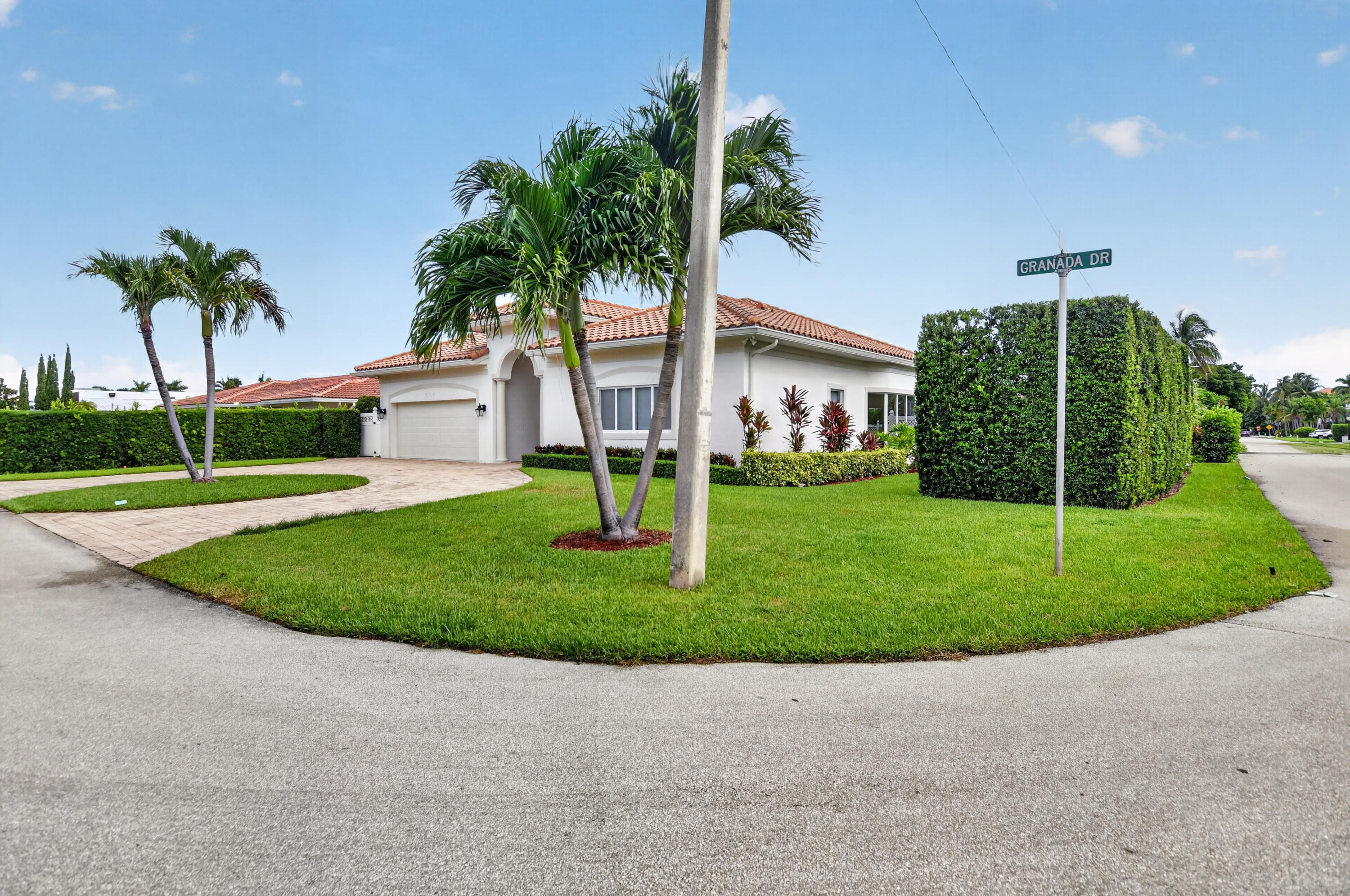 899 Granada Drive
