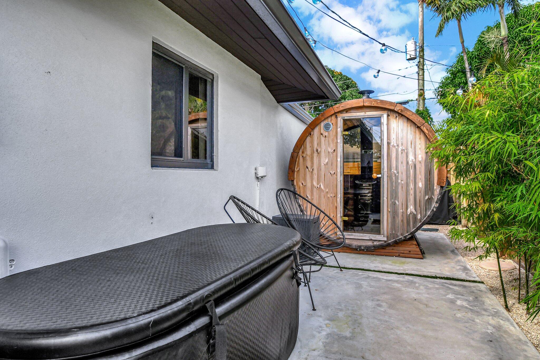 2725 NE 2nd Court