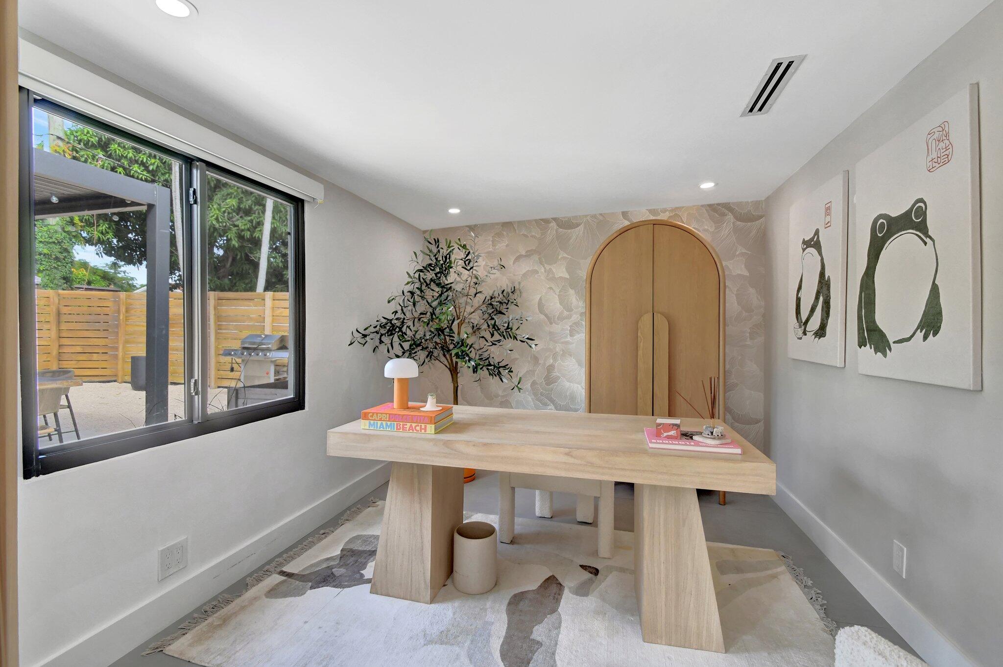 2725 NE 2nd Court