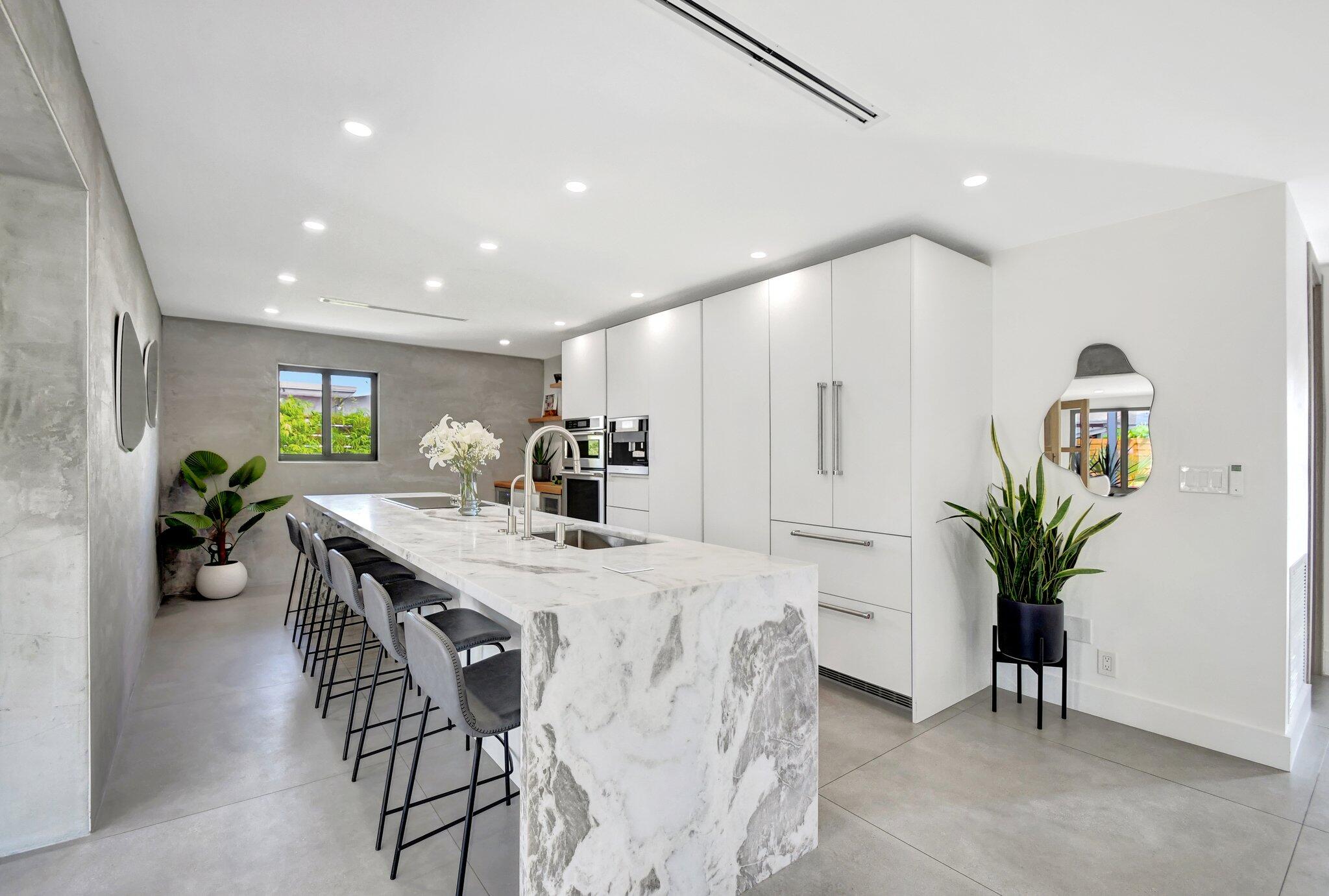 2725 NE 2nd Court