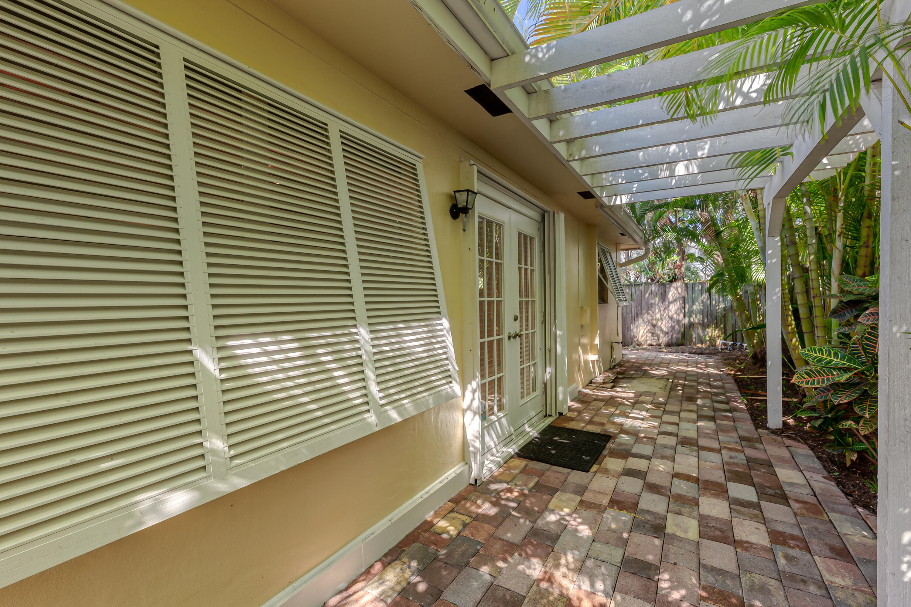 900 NE 4th Street