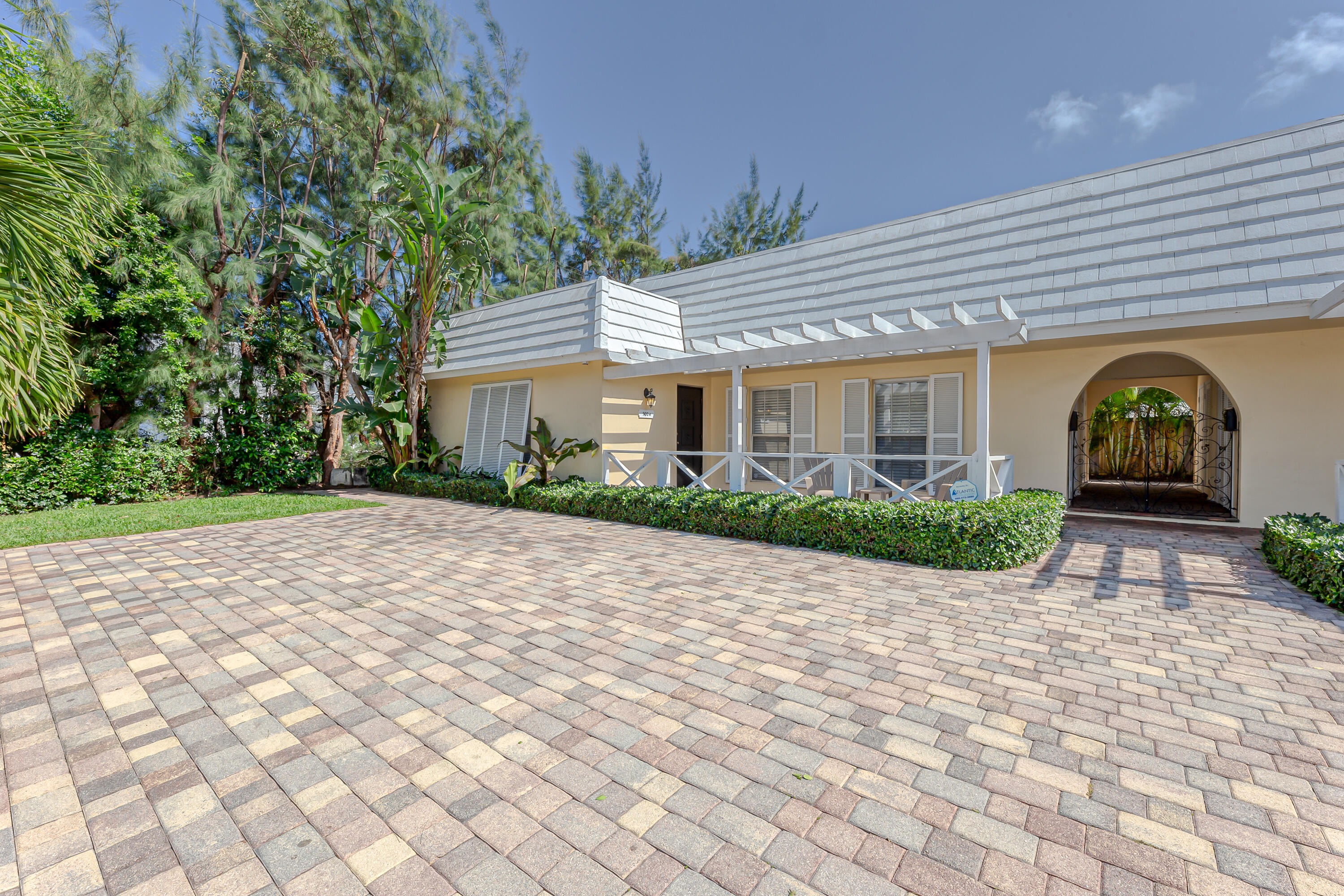 900 NE 4th Street