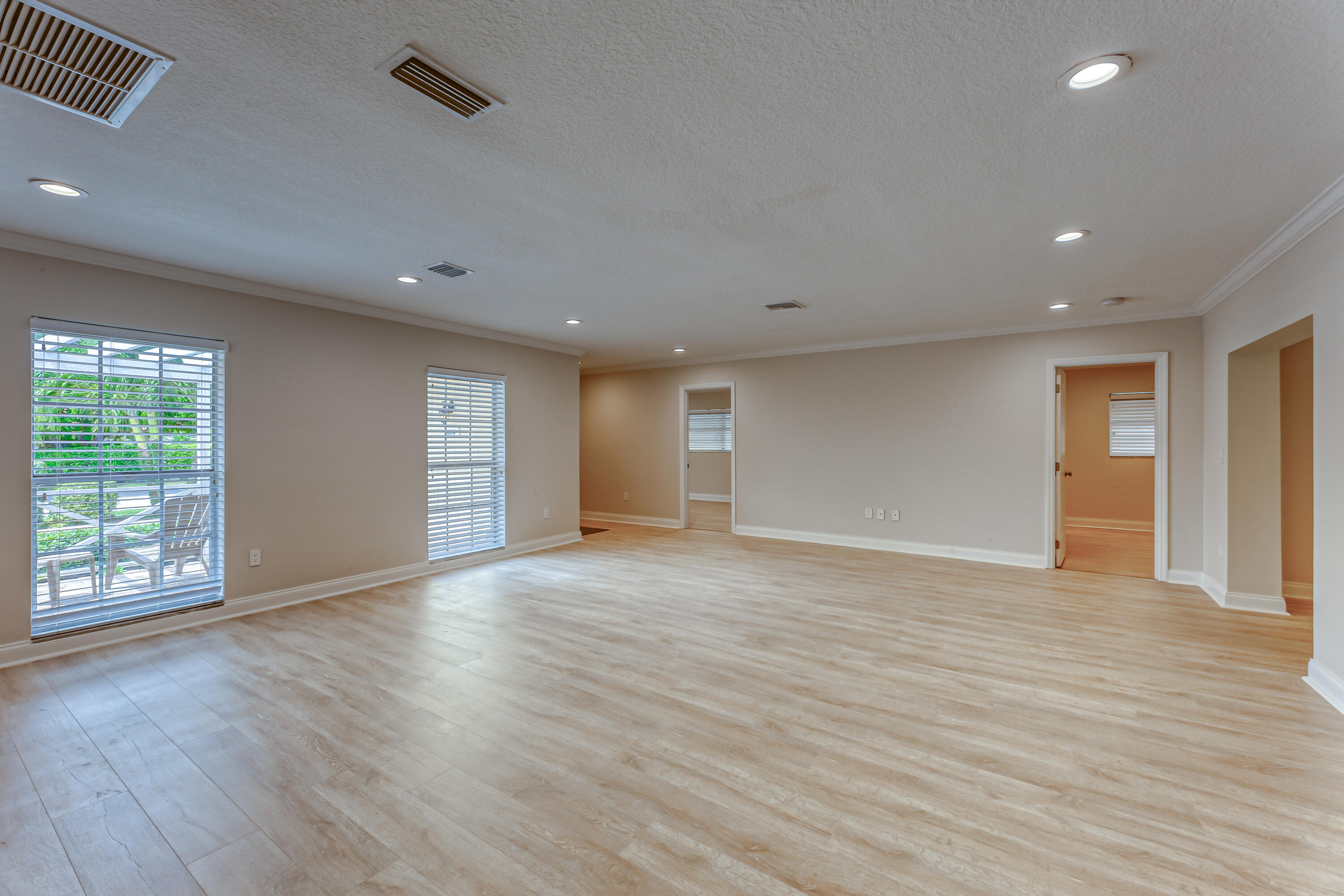 900 NE 4th Street