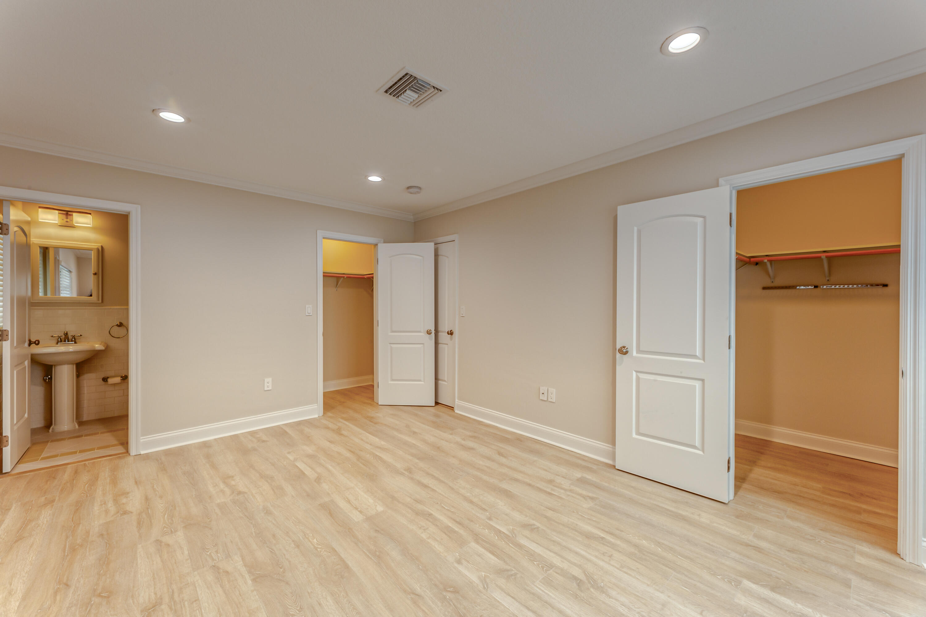 900 NE 4th Street