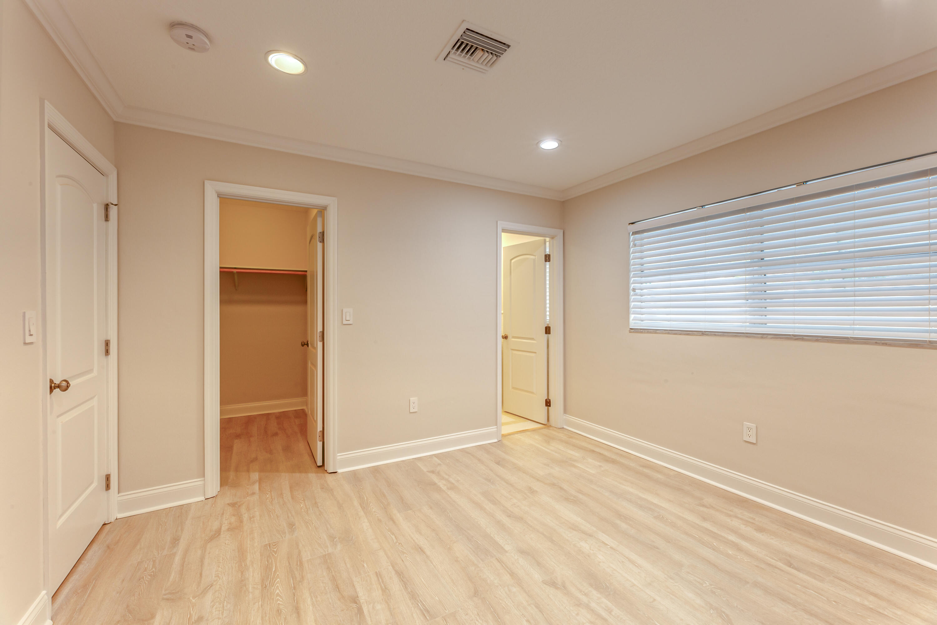 900 NE 4th Street