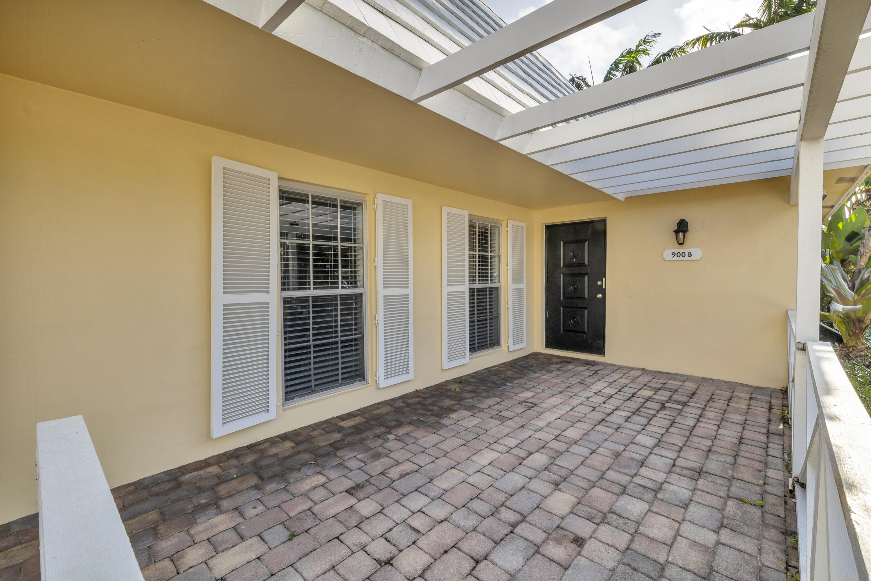 900 NE 4th Street B