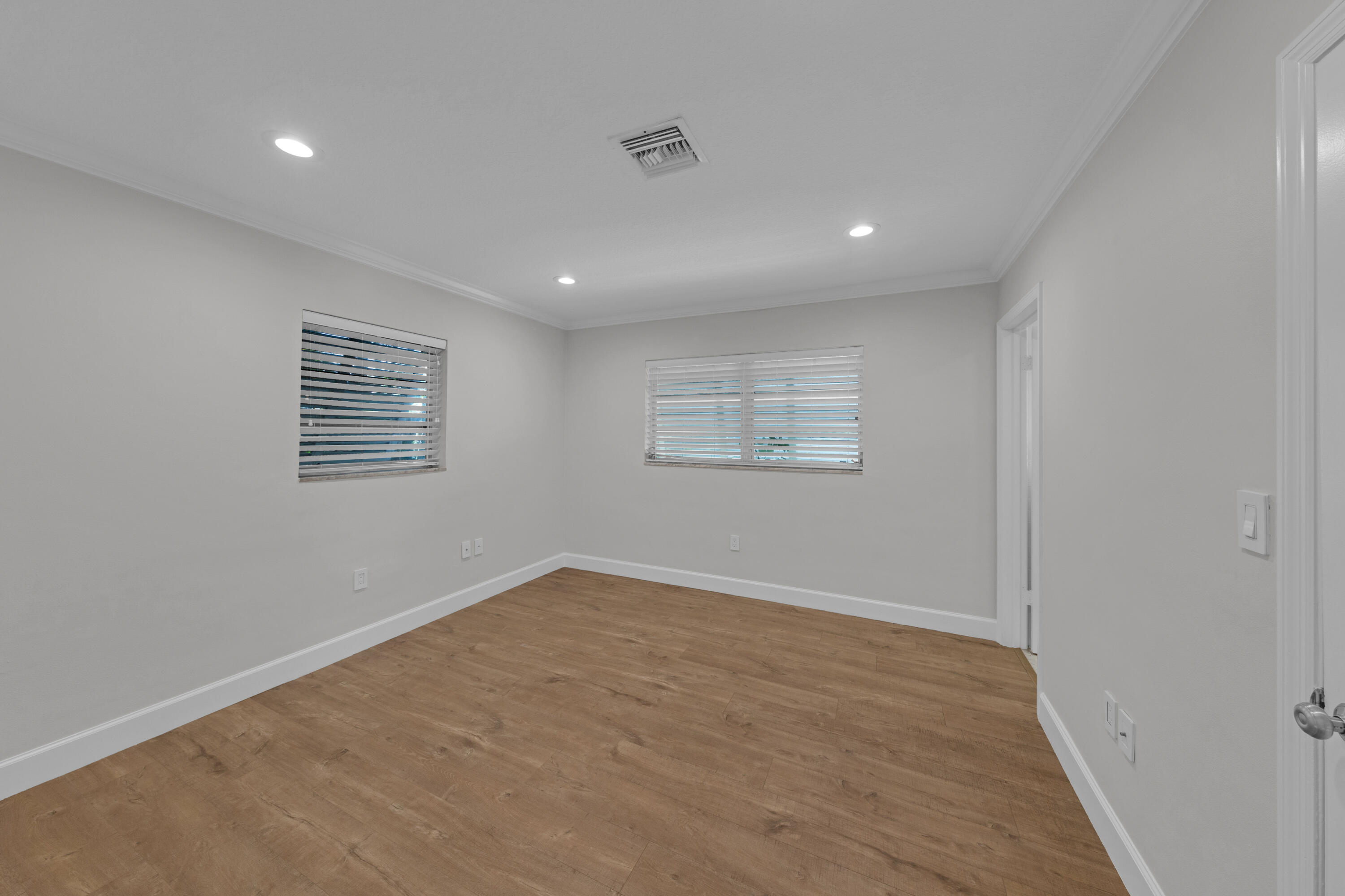 900 NE 4th Street B