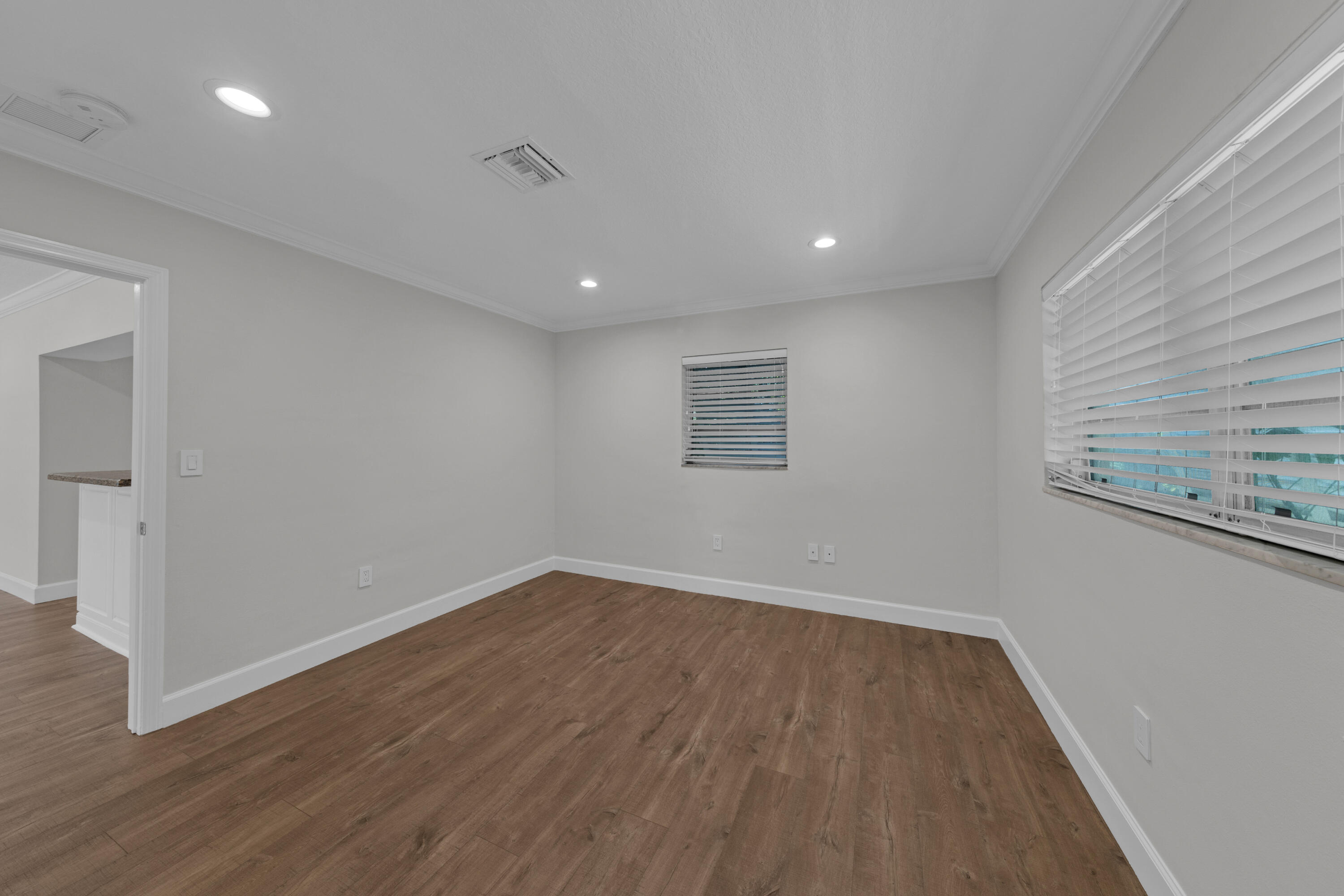 900 NE 4th Street B