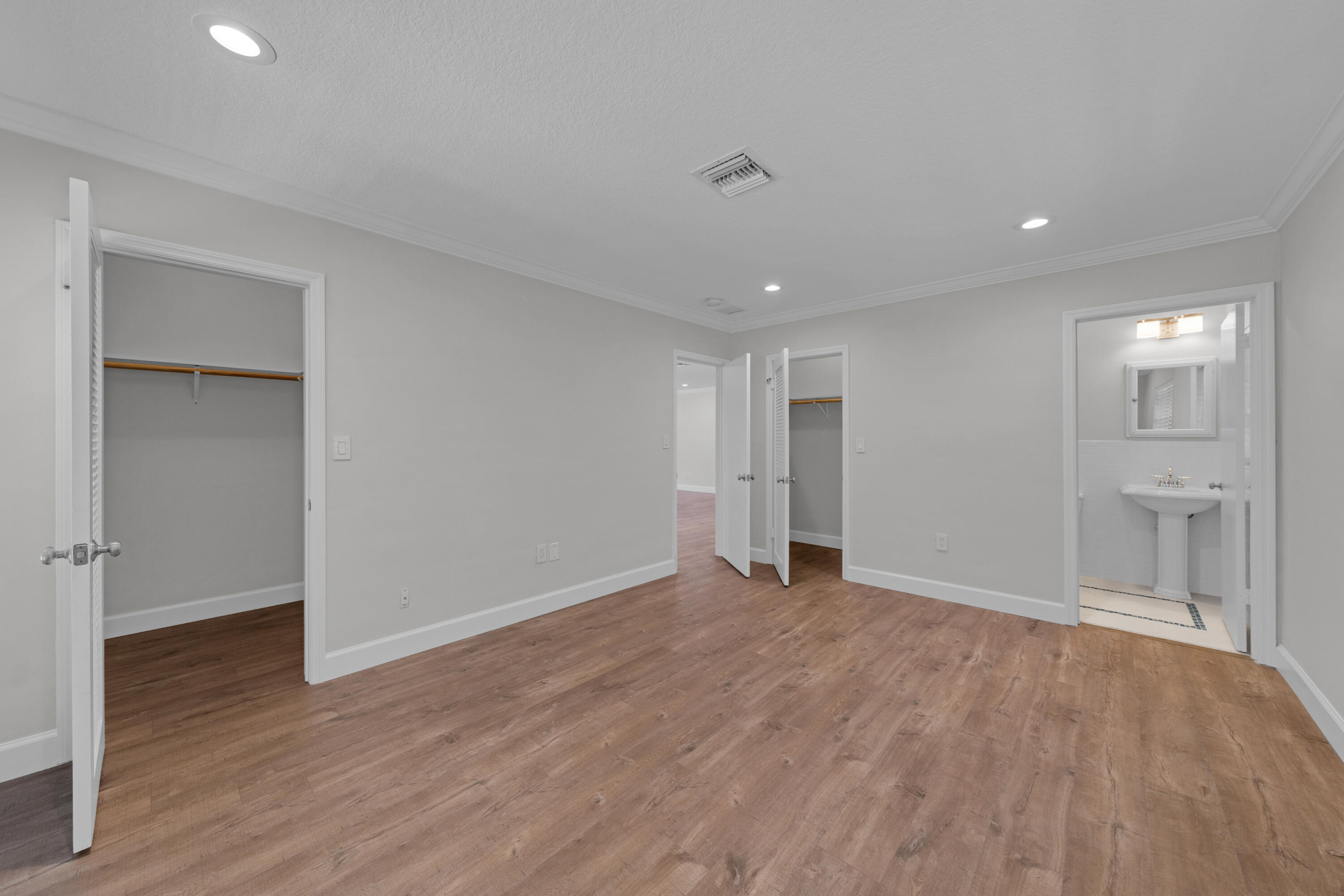 900 NE 4th Street B