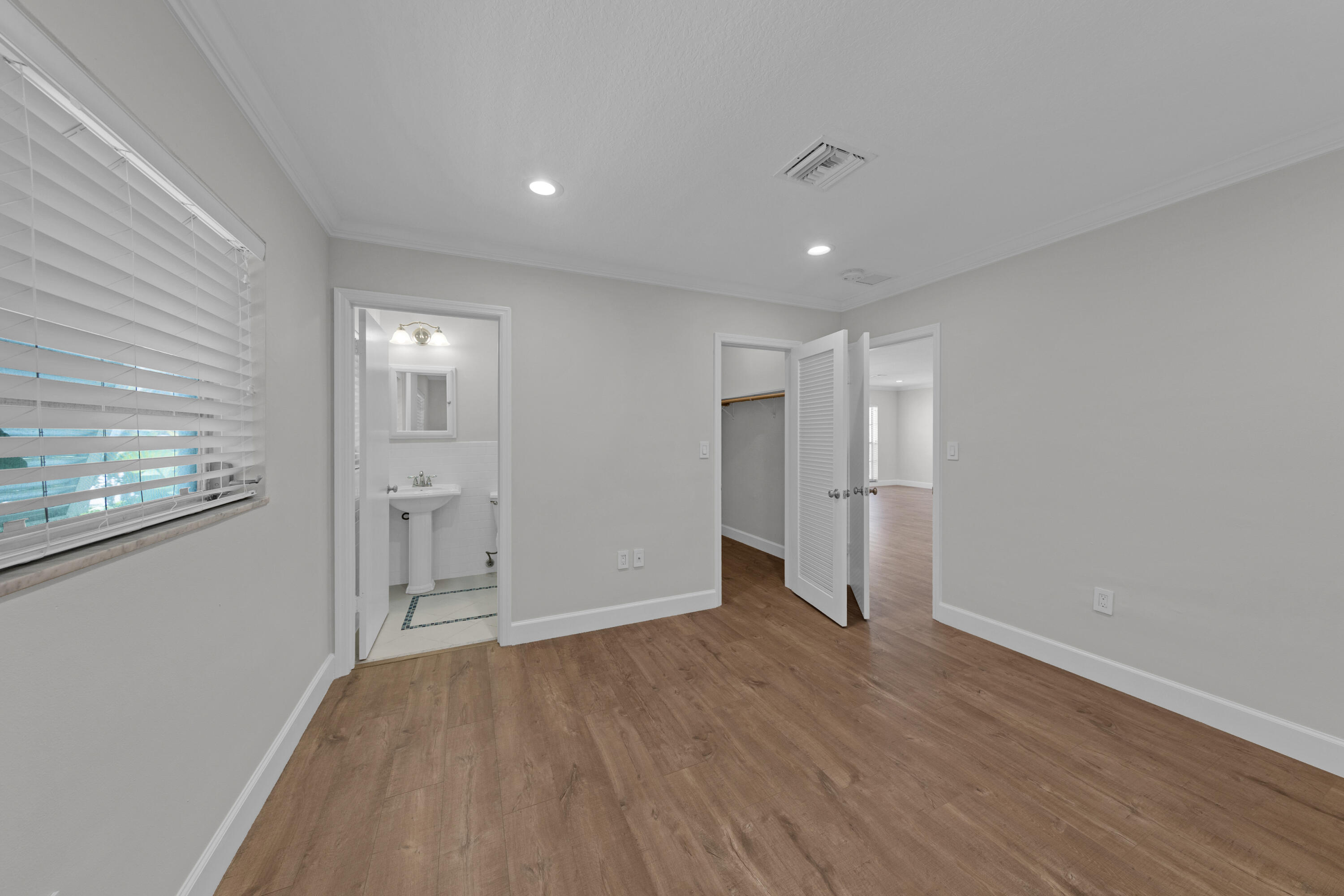 900 NE 4th Street B
