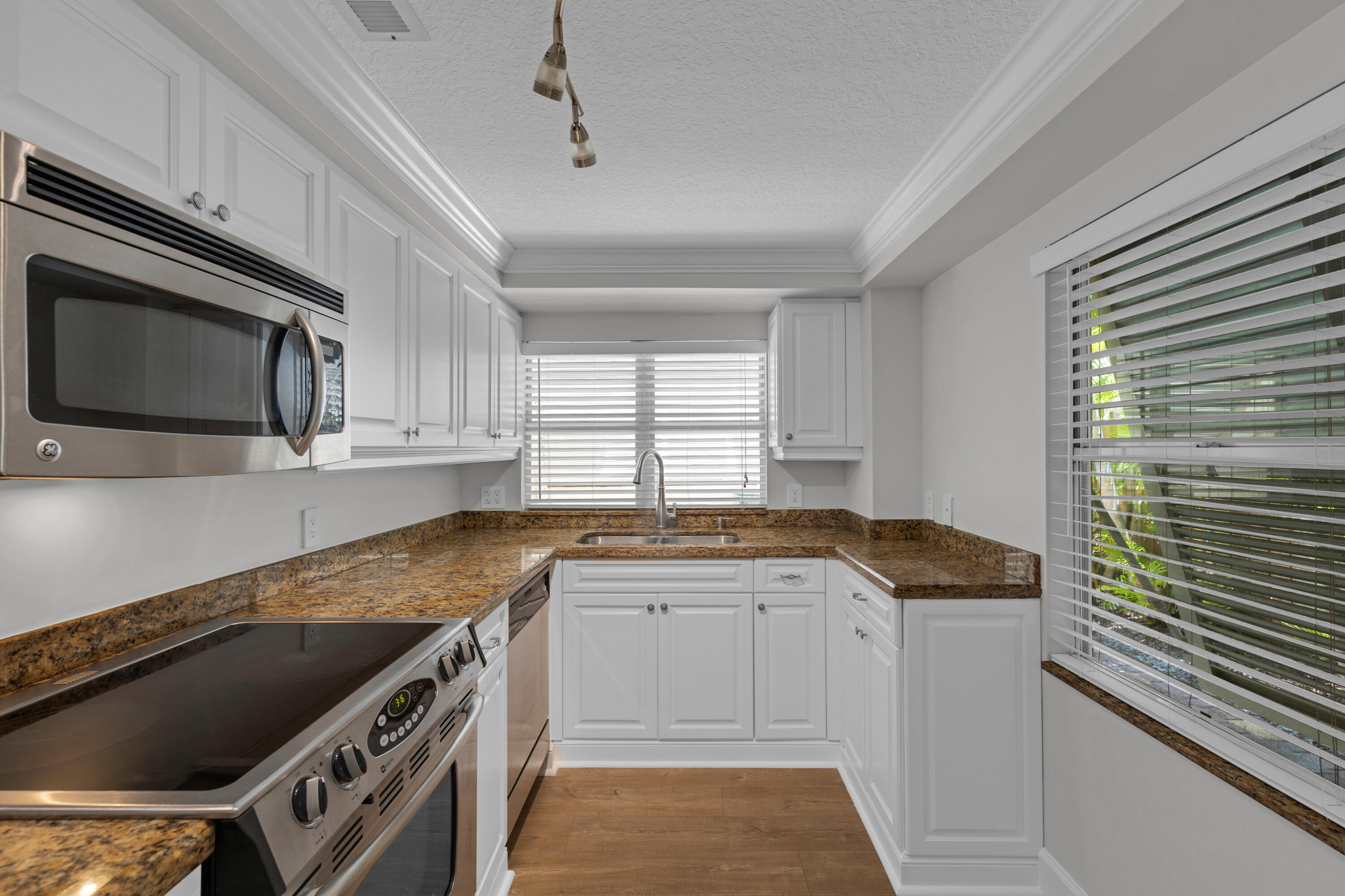 900 NE 4th Street B