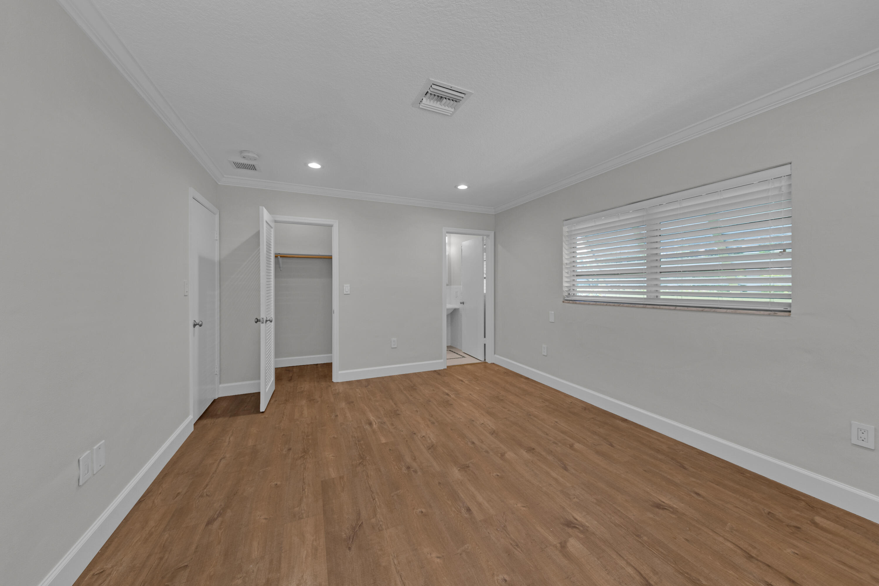 900 NE 4th Street B